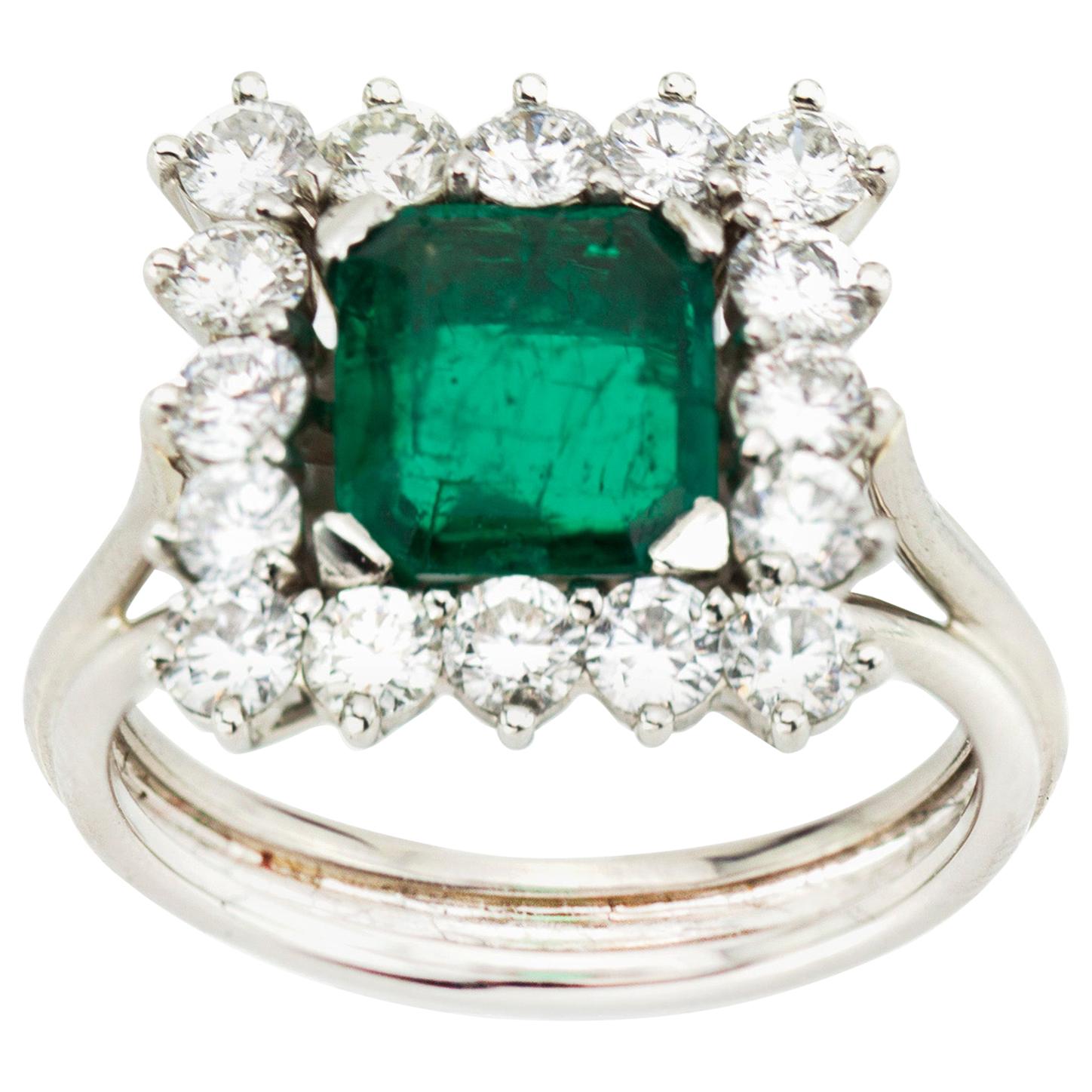 18 Karat Gold Ladies Ring with Natural Colombian 1.43 Carat Emerald and Diamonds