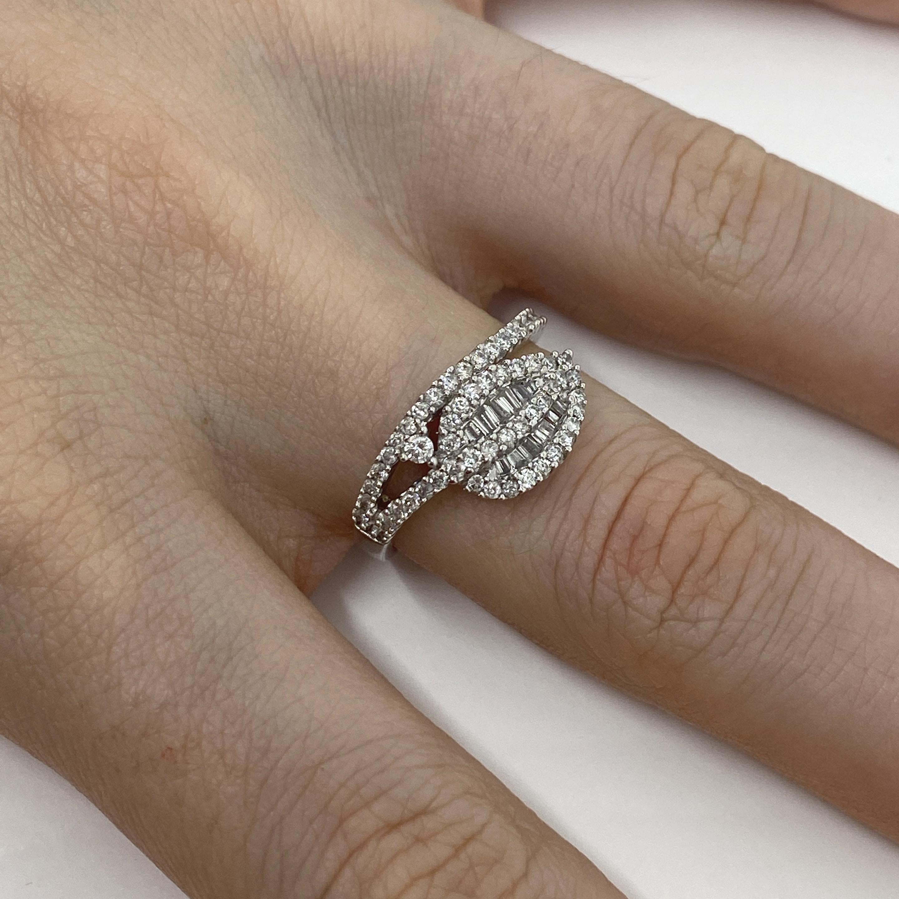 Ring made of 18kt white gold with natural brilliant-cut and baguette-cut diamonds for ct.0.61
-------------------------------------------------

Important Note : In order to speed up the publishing process of our vast inventory, this jewelry only