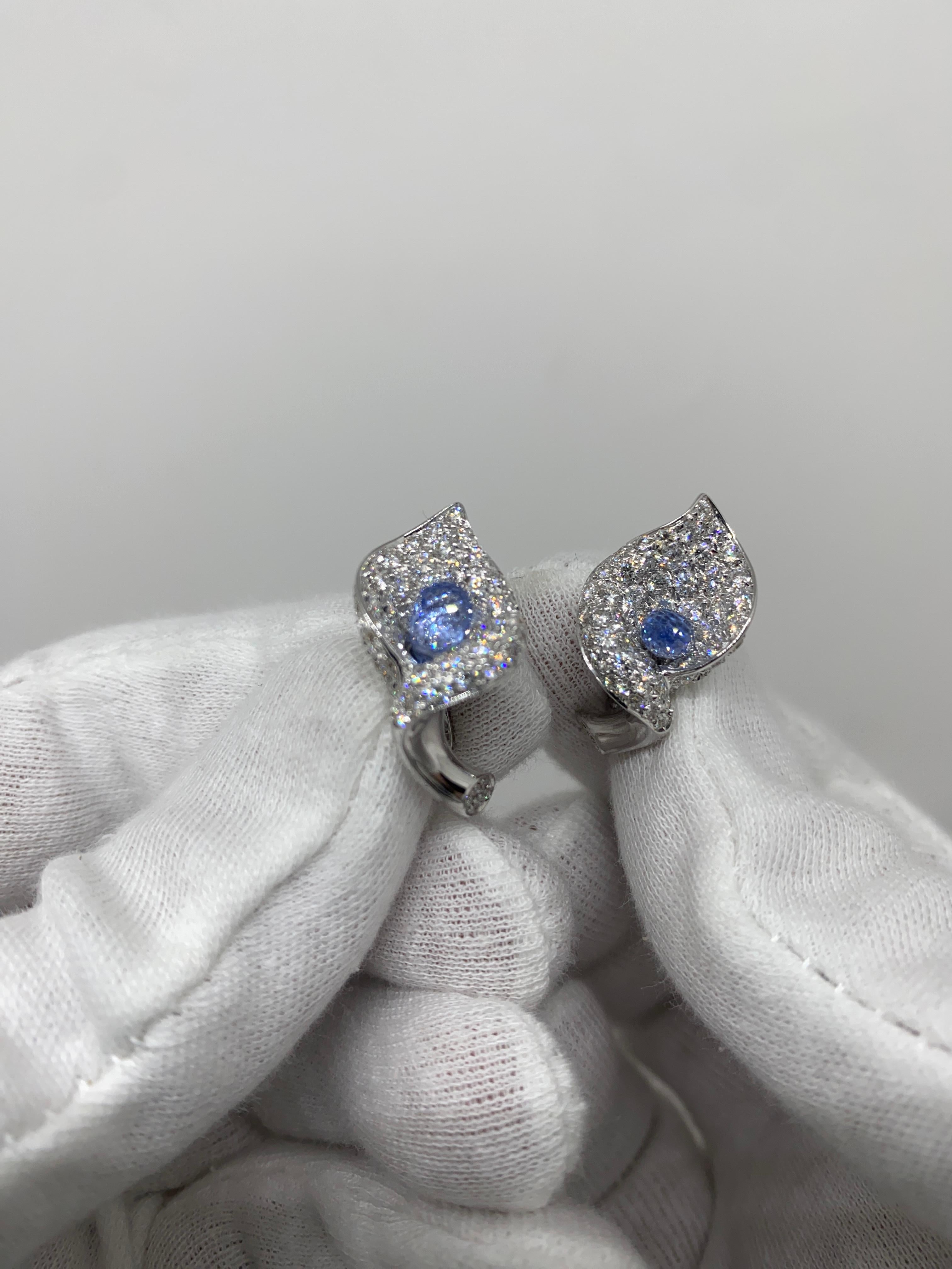 Lobe earrings made of 18kt white gold with natural brilliant-cut diamonds for ct.3.16 and briole'-cut sapphires for ct .4.27

Welcome to our jewelry collection, where every piece tells a story of timeless elegance and unparalleled craftsmanship. As