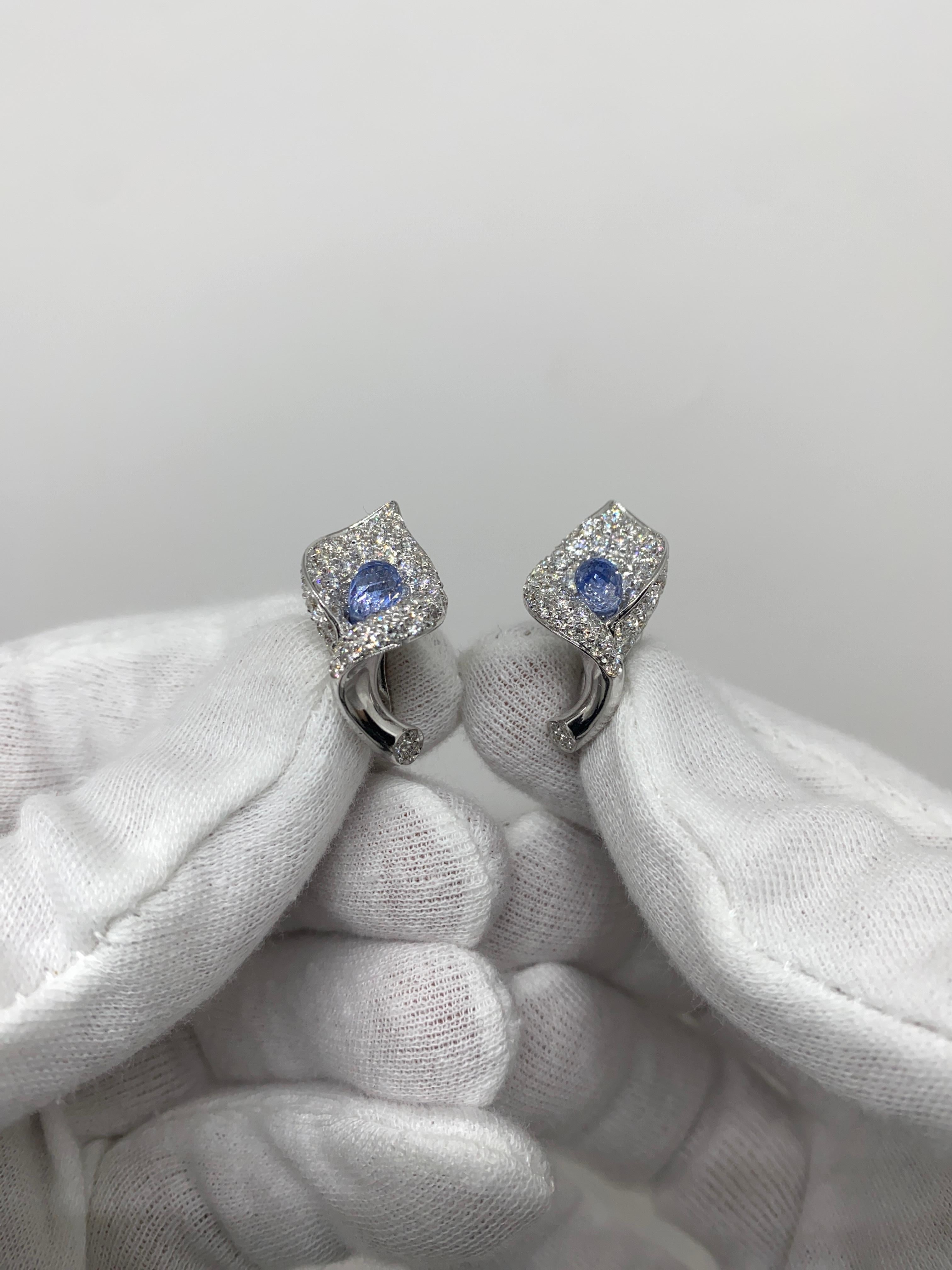 18 Karat White Gold Lobe Earrings 4.27 Ct Sapphires & 3.13 Ct White Diamonds In New Condition For Sale In Bergamo, BG