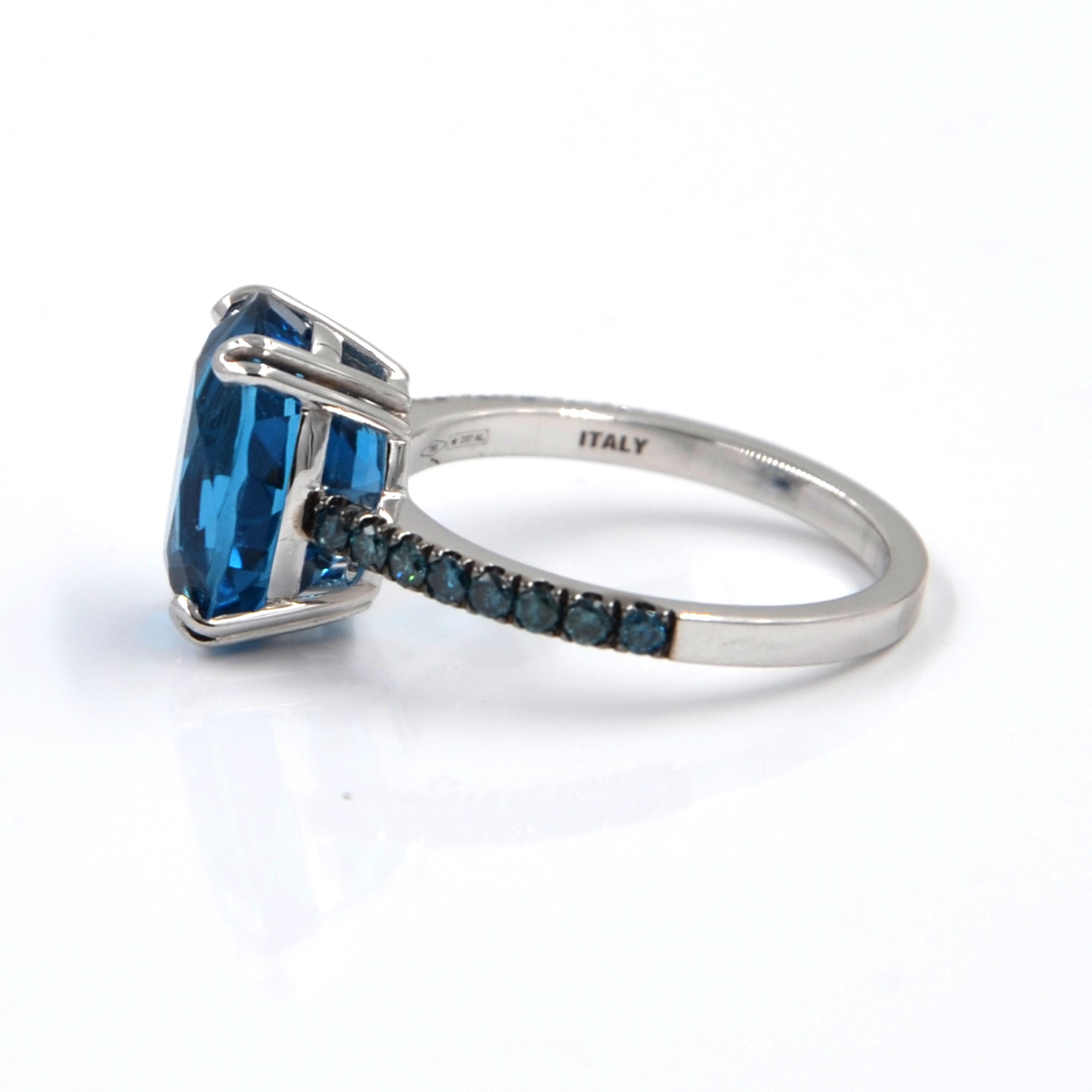 18KT White Gold  LONDON BLUE TOPAZ AND BLUE DIAMONDS GARAVELLI RING 
Ovale shape blue topaz mm 12x9 ct : 6,22
GOLD gr : 3,20
Blue DIAMONDS ct : 0,33 
ring size 55