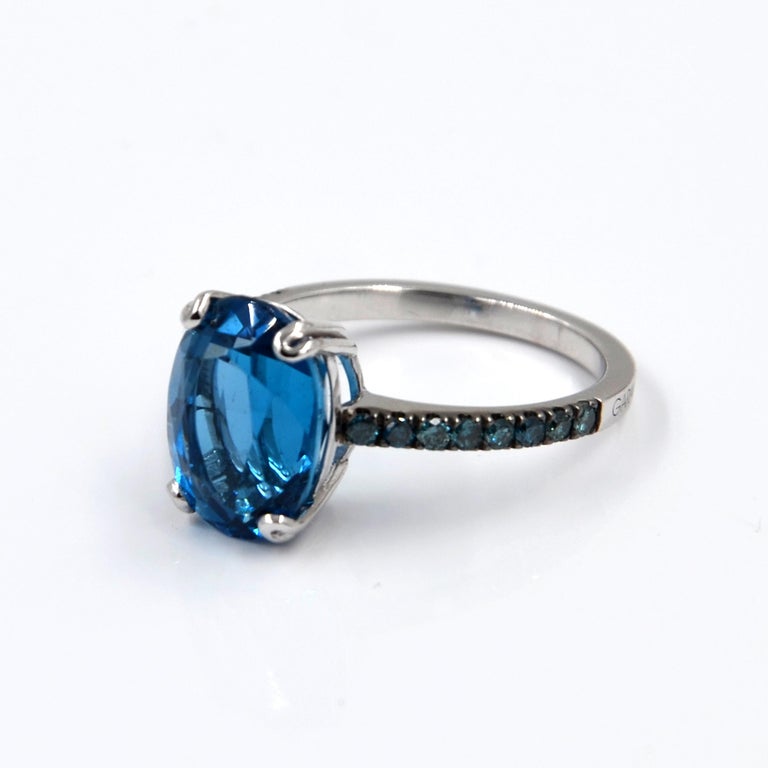 18 Karat White Gold London Blue Topaz and Blue Diamonds Garavelli Ring For Sale 2