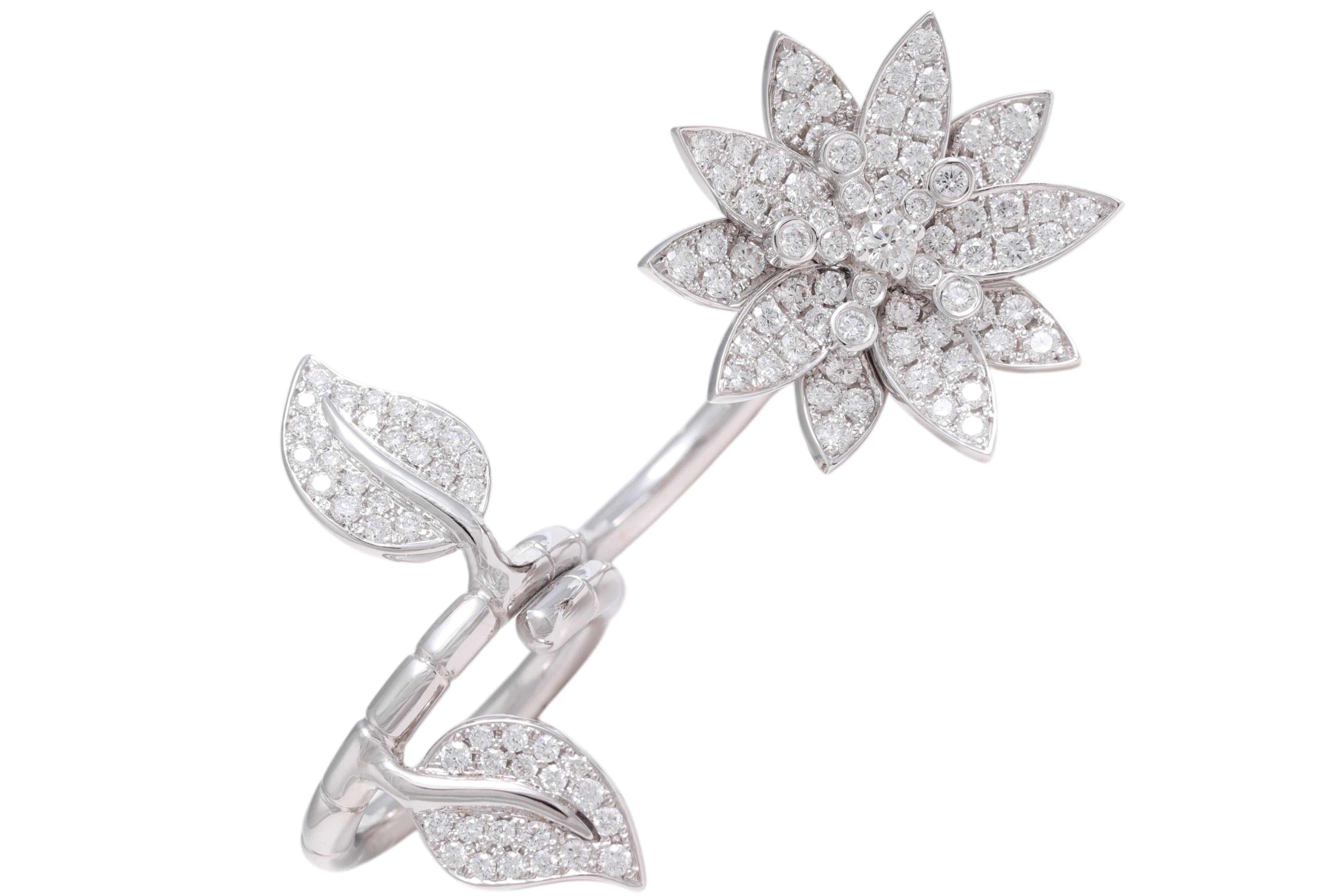Brilliant Cut 18kt White Gold 'Lotus' Between Finger Ring Set with Top Quality Diamonds For Sale
