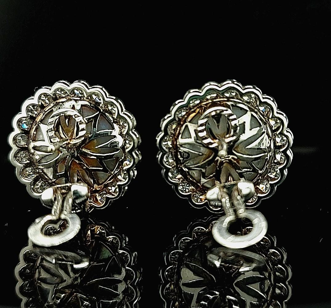 18kt White Gold Mabe Pearl Clip-On Earrings Surrounded with Diamonds For Sale 3