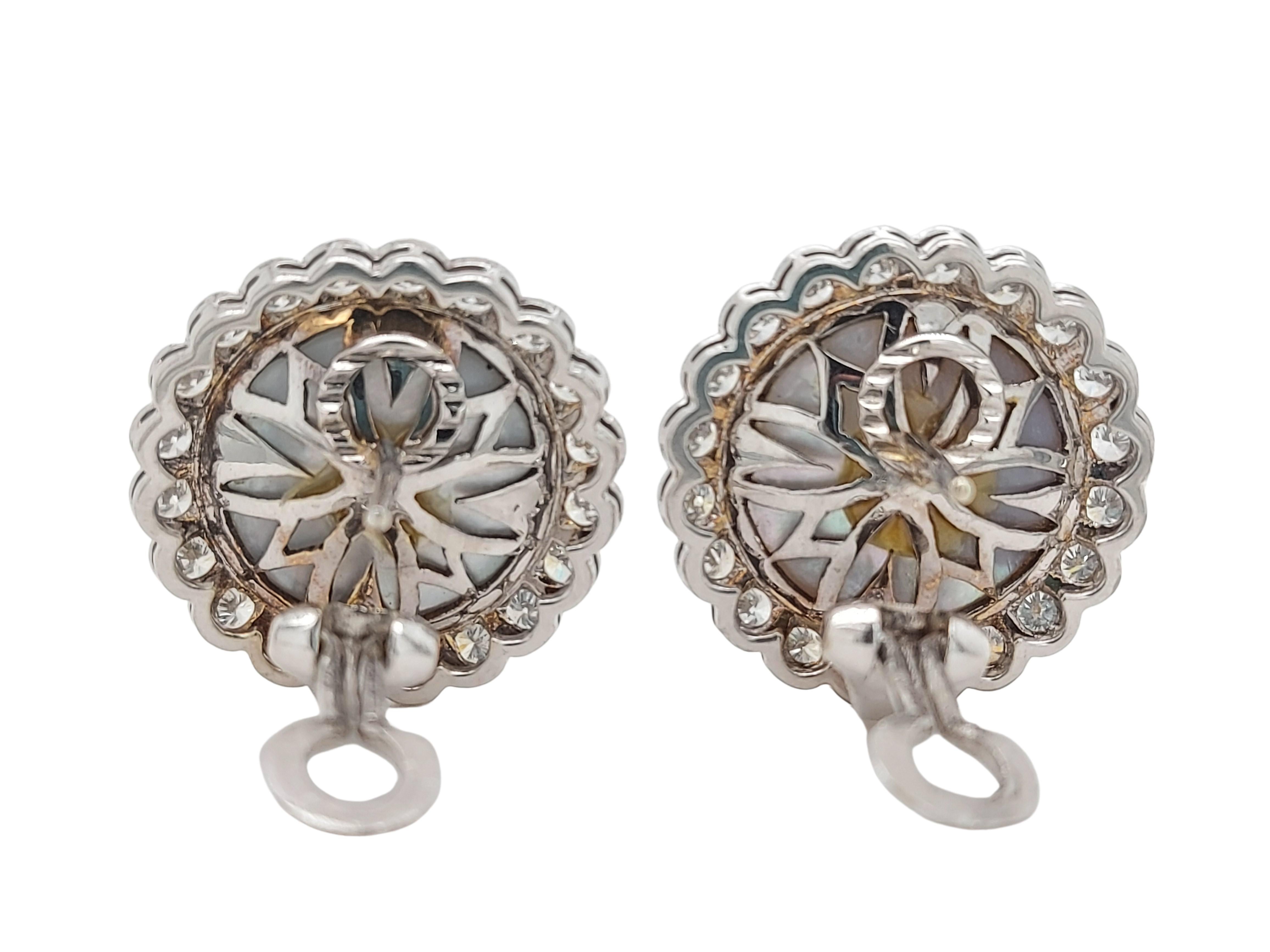 Clips d'oreilles en or blanc 18 carats avec mabé et perles entourées de diamants Unisexe en vente