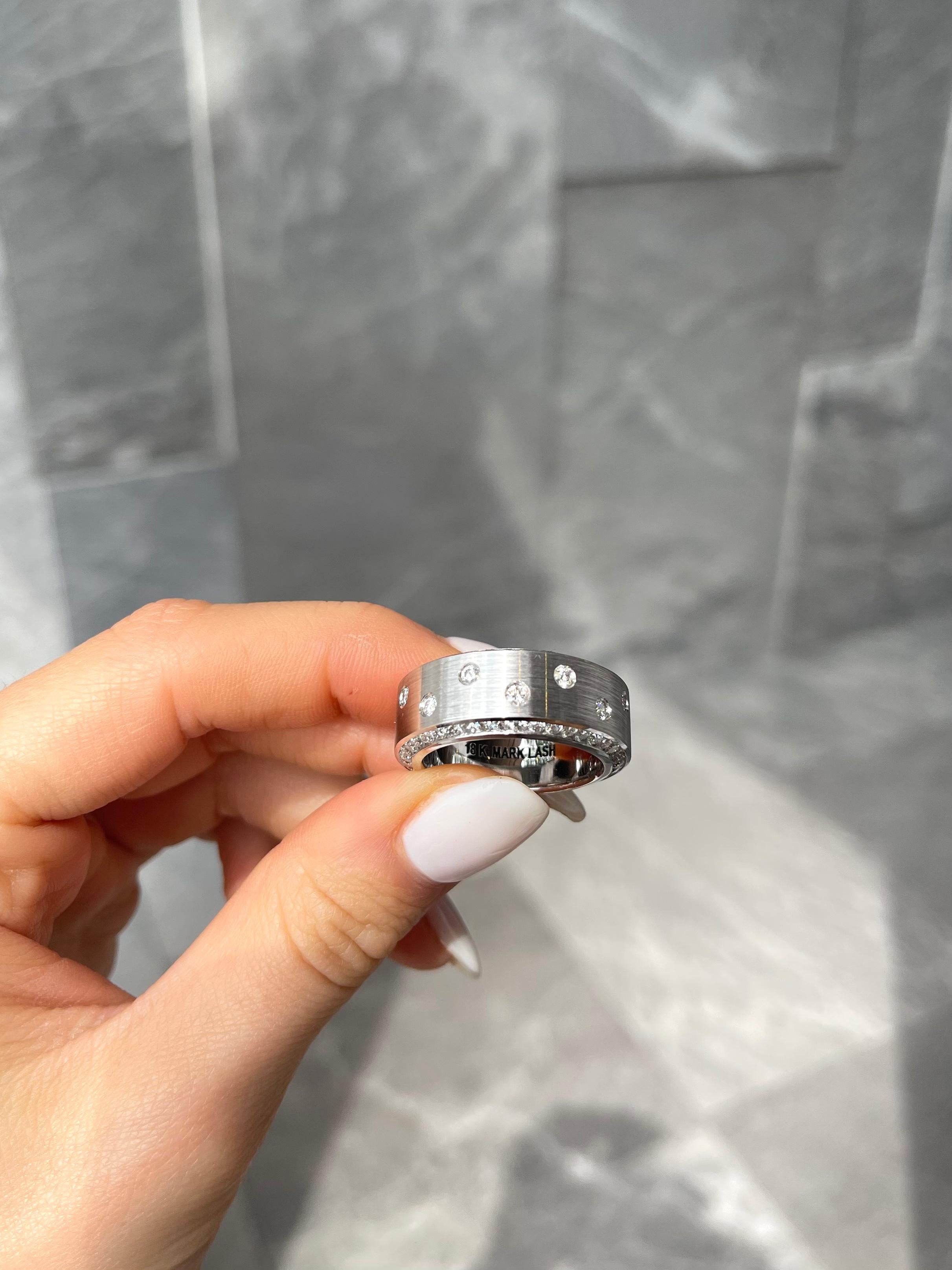 18kt Weißgold Herrenring mit rundem Diamantband im Zustand „Neu“ im Angebot in Toronto, CA