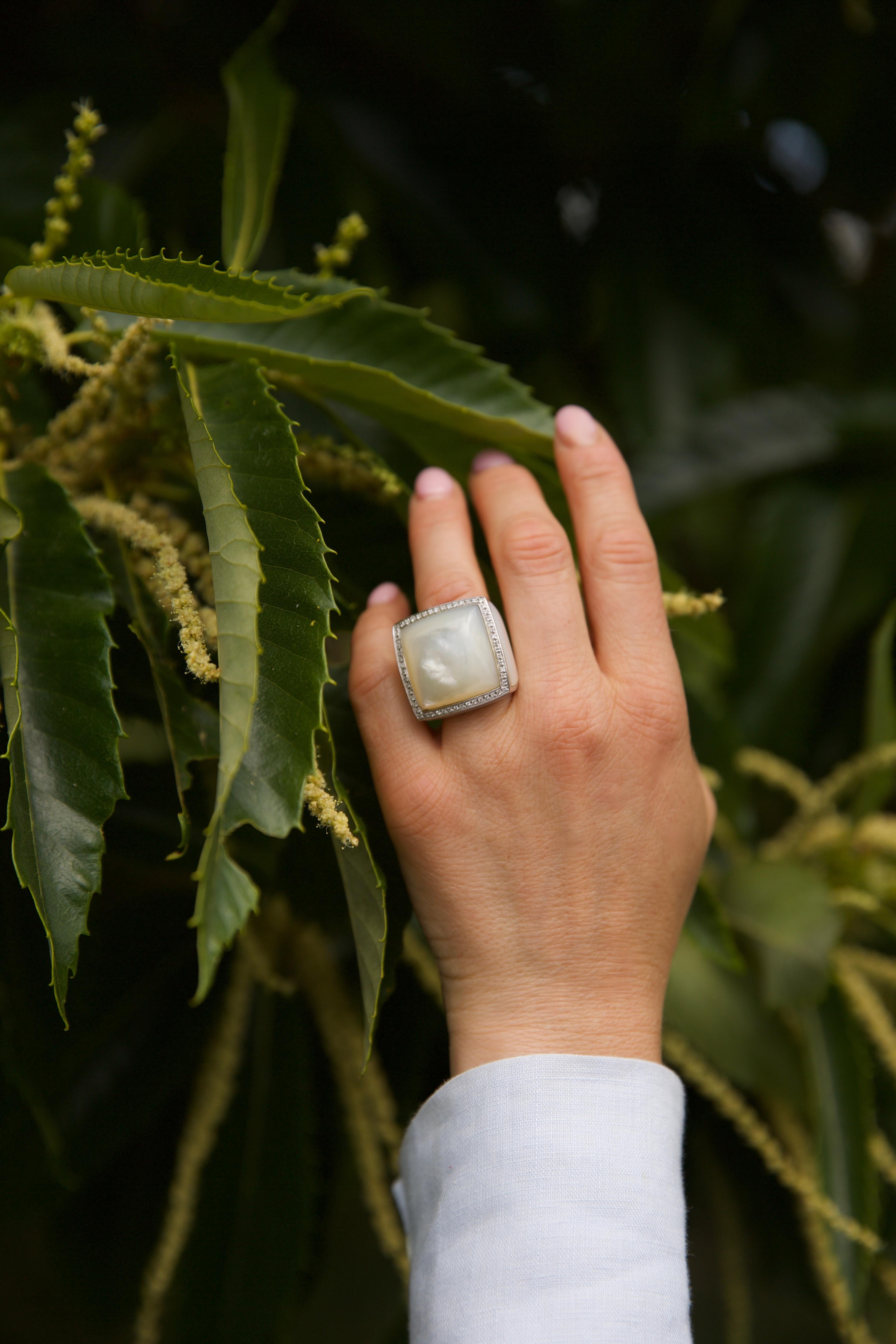 18kt Weißgold Perlmutt & Diamant Cocktail Ring im Angebot 5