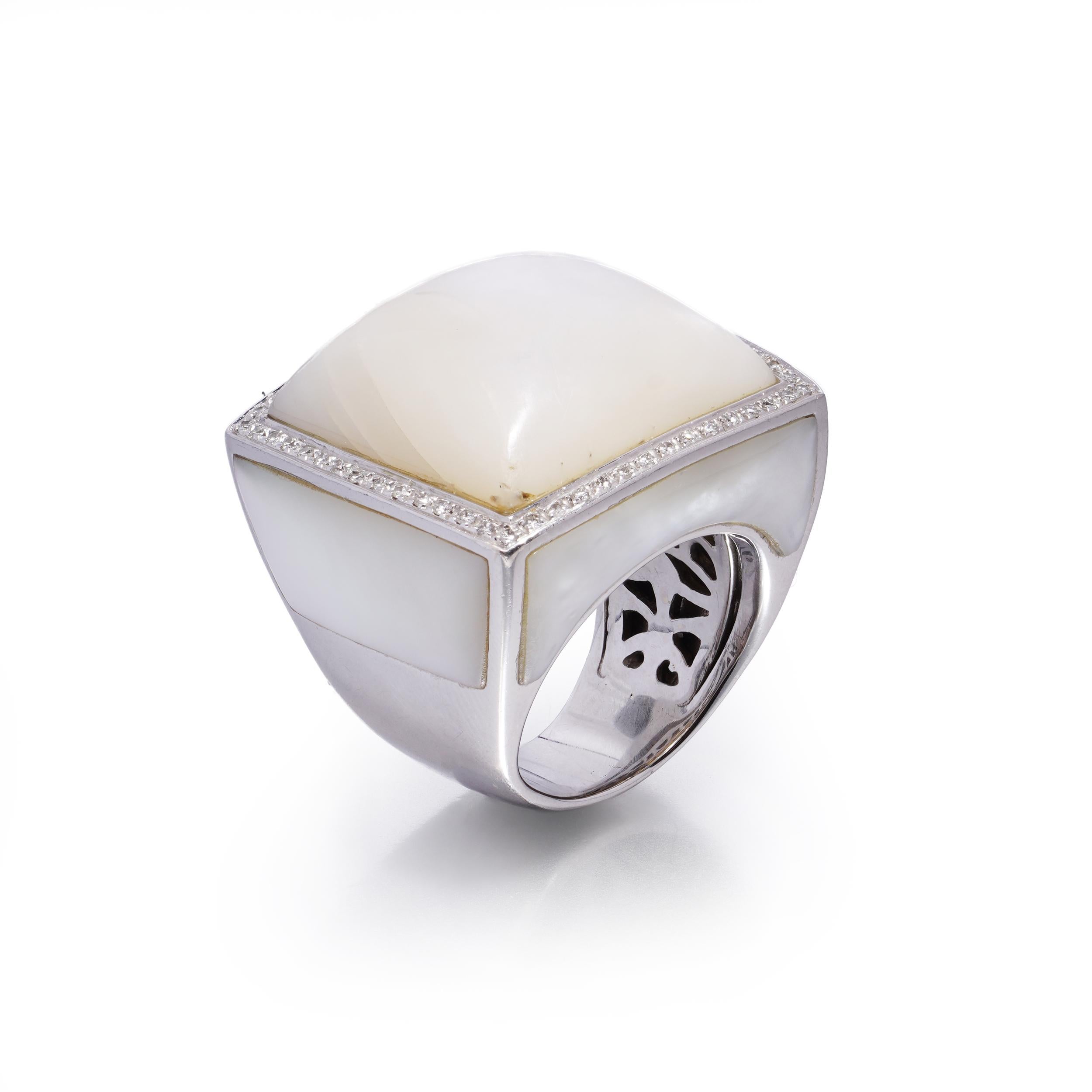 18kt Weißgold Perlmutt & Diamant Cocktail Ring im Angebot 3