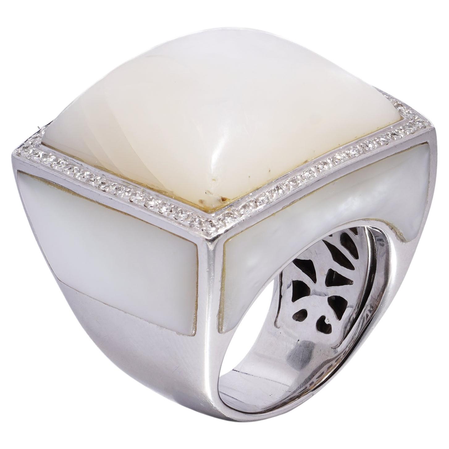 18kt Weißgold Perlmutt & Diamant Cocktail Ring im Angebot