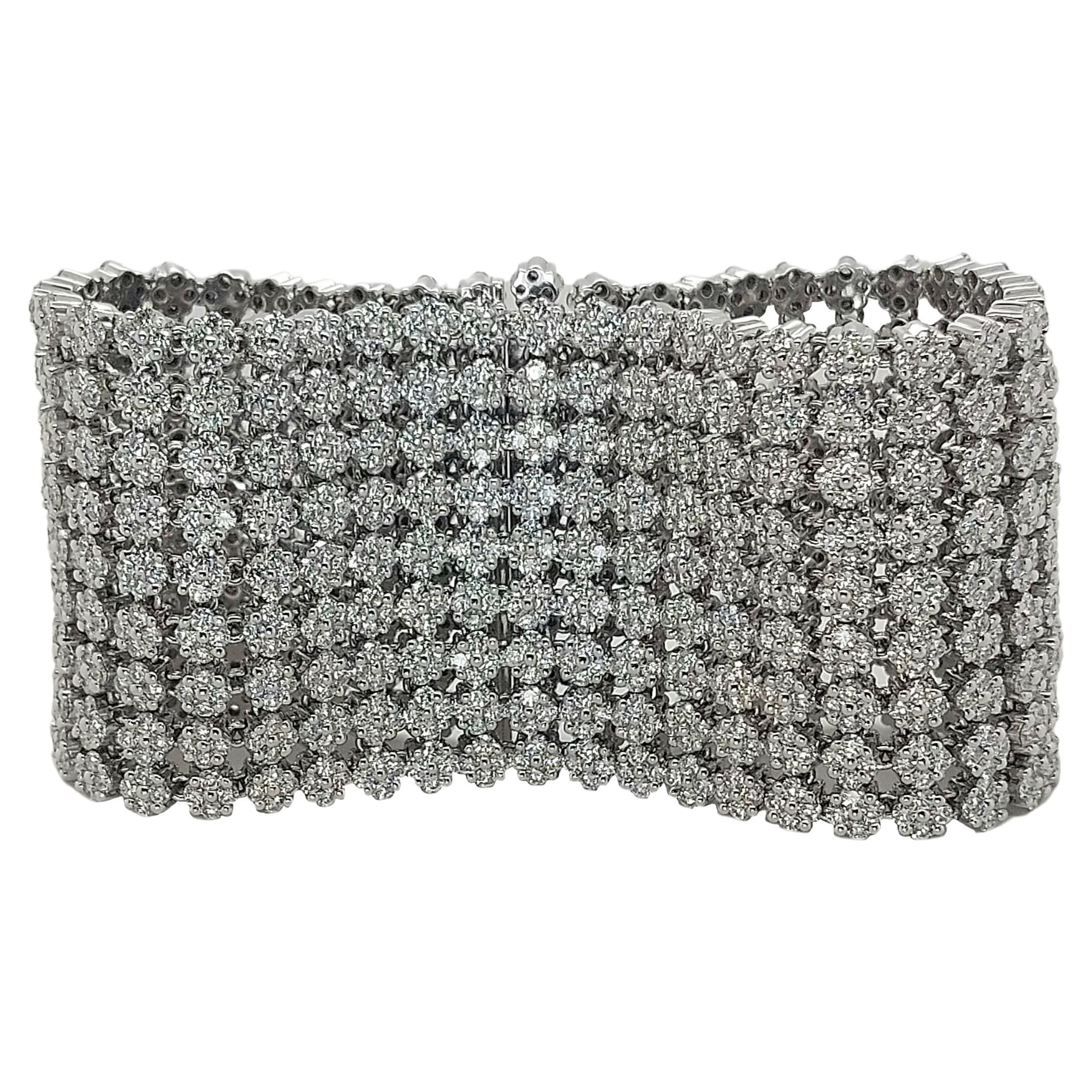 18kt White Gold Multi Row Tennis Bracelet with 27ct Diamonds In New Condition For Sale In Antwerp, BE