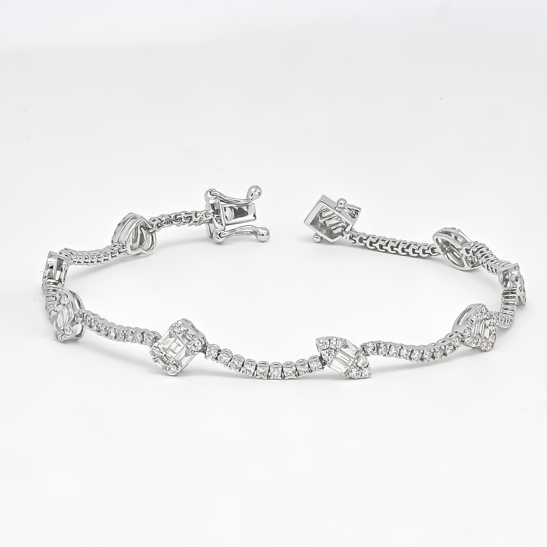 Bracelet tennis en or blanc 18 carats avec diamants baguettes et ronds effilés de différentes formes Neuf - En vente à Antwerpen, BE