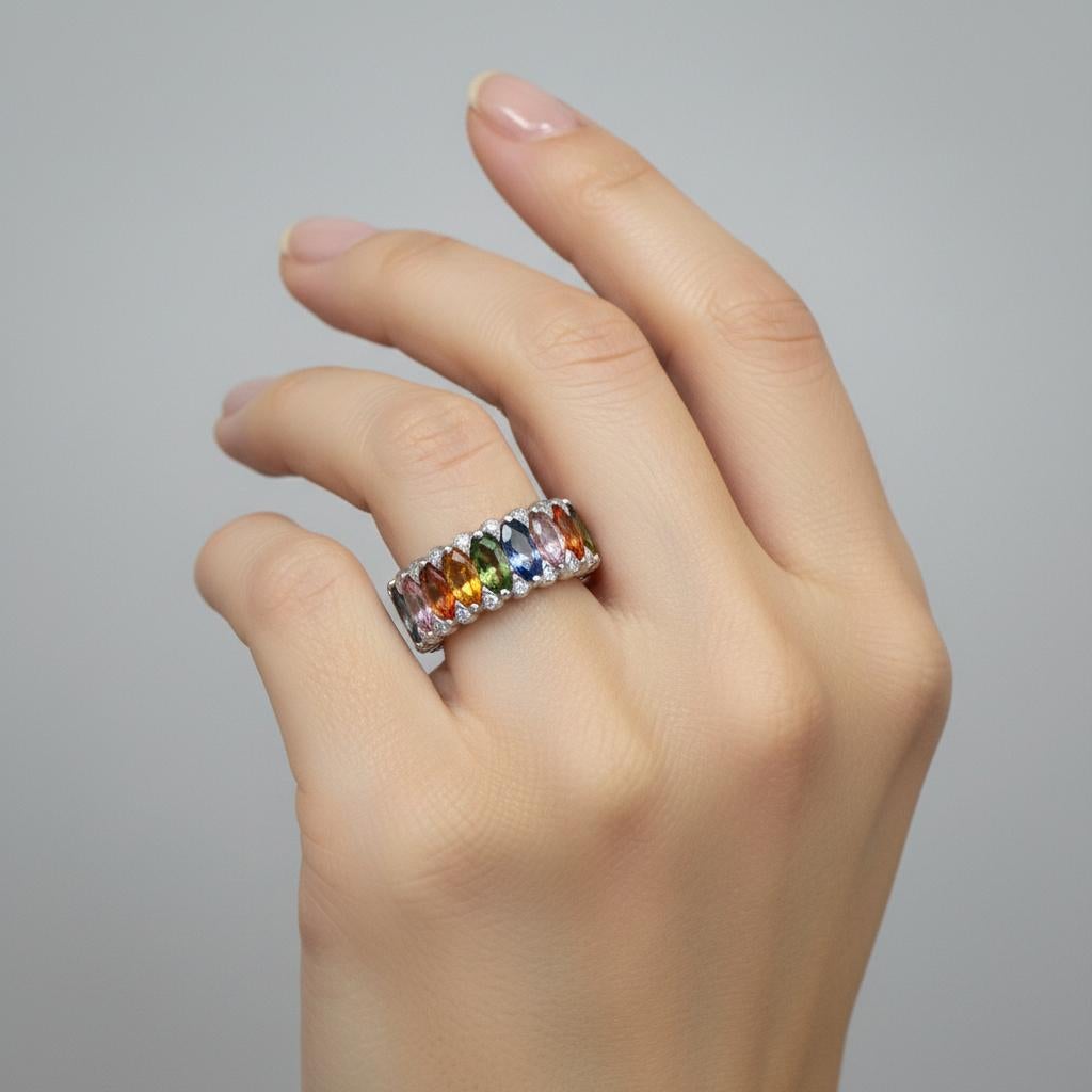 Taille Marquise Bague en or blanc 18kt avec saphir multicolore en vente