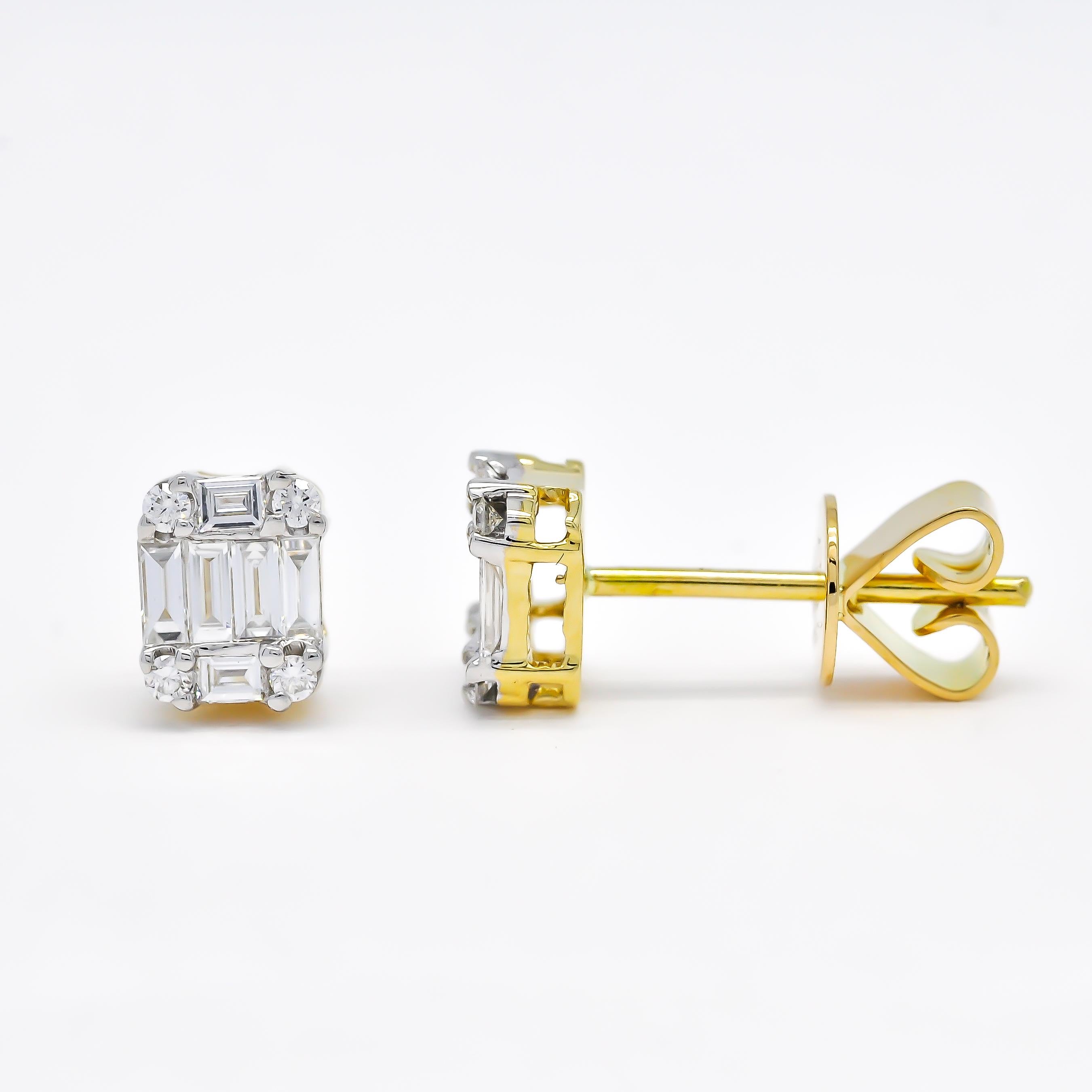 Art déco Boucles d'oreilles en or blanc 18 carats avec diamant baguette naturel et grappe de diamants carrés en vente