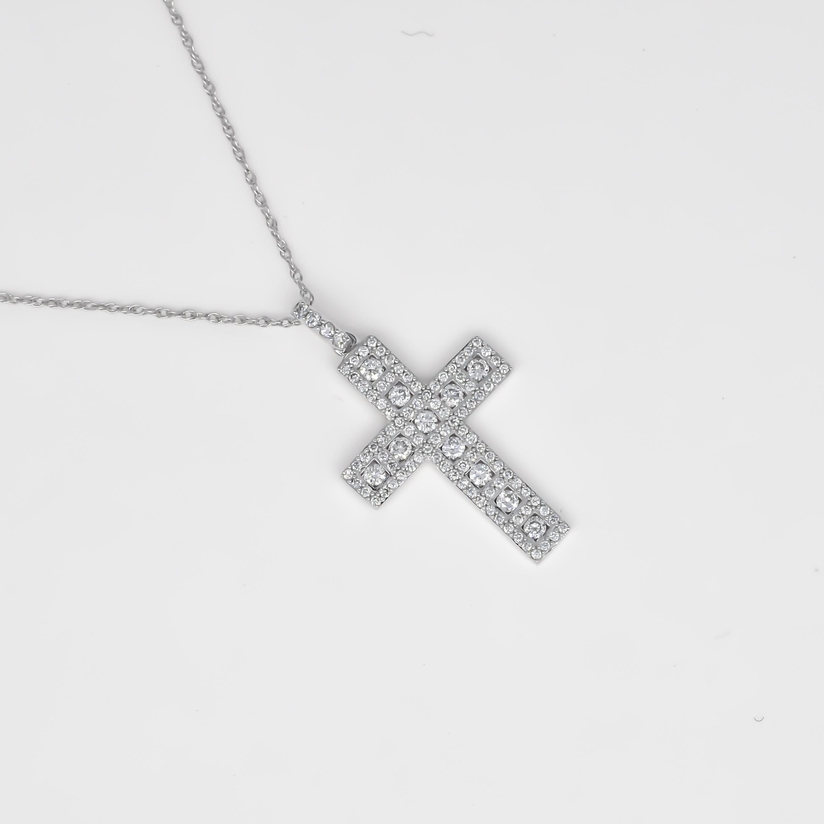 Round Cut 18 Karat White Gold Natural Diamond Vintage Cross Crucifix Halo Pendant P043621 For Sale