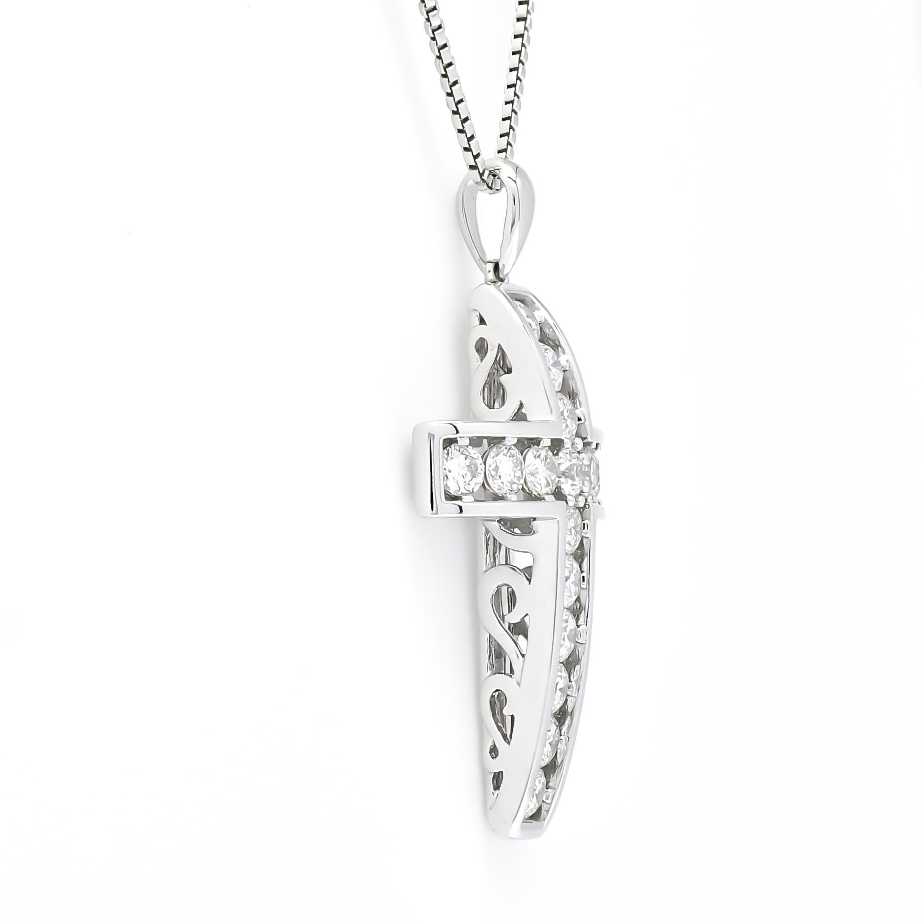 Art Deco Natural Diamond 18kt White Gold Vintage Cross Crucifix Pendant Necklace For Sale