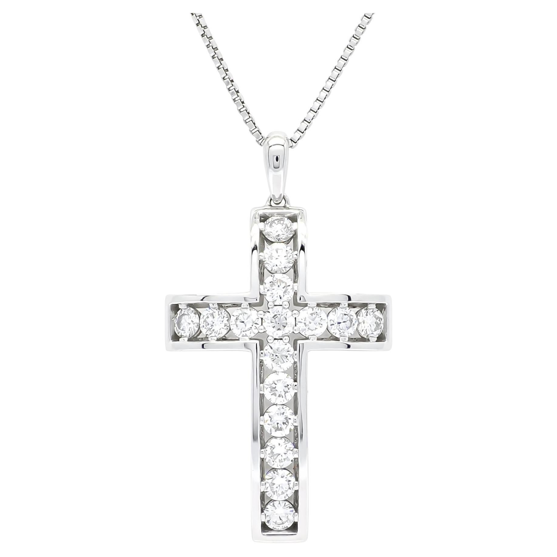 Natural Diamond 18kt White Gold Vintage Cross Crucifix Pendant Necklace For Sale