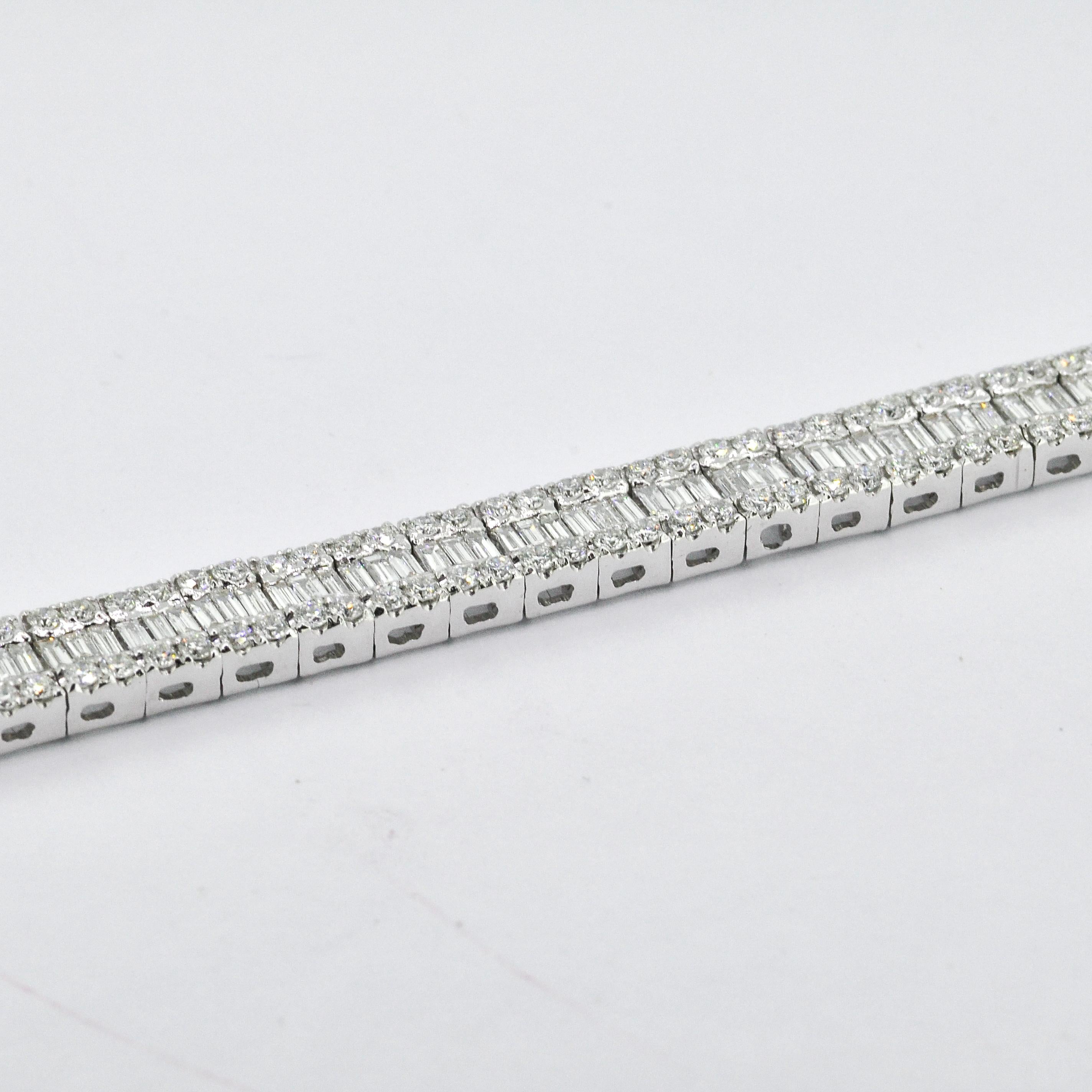 Art nouveau Bracelet tennis baguette en or blanc 18 carats avec diamants naturels 6,7 carats en vente