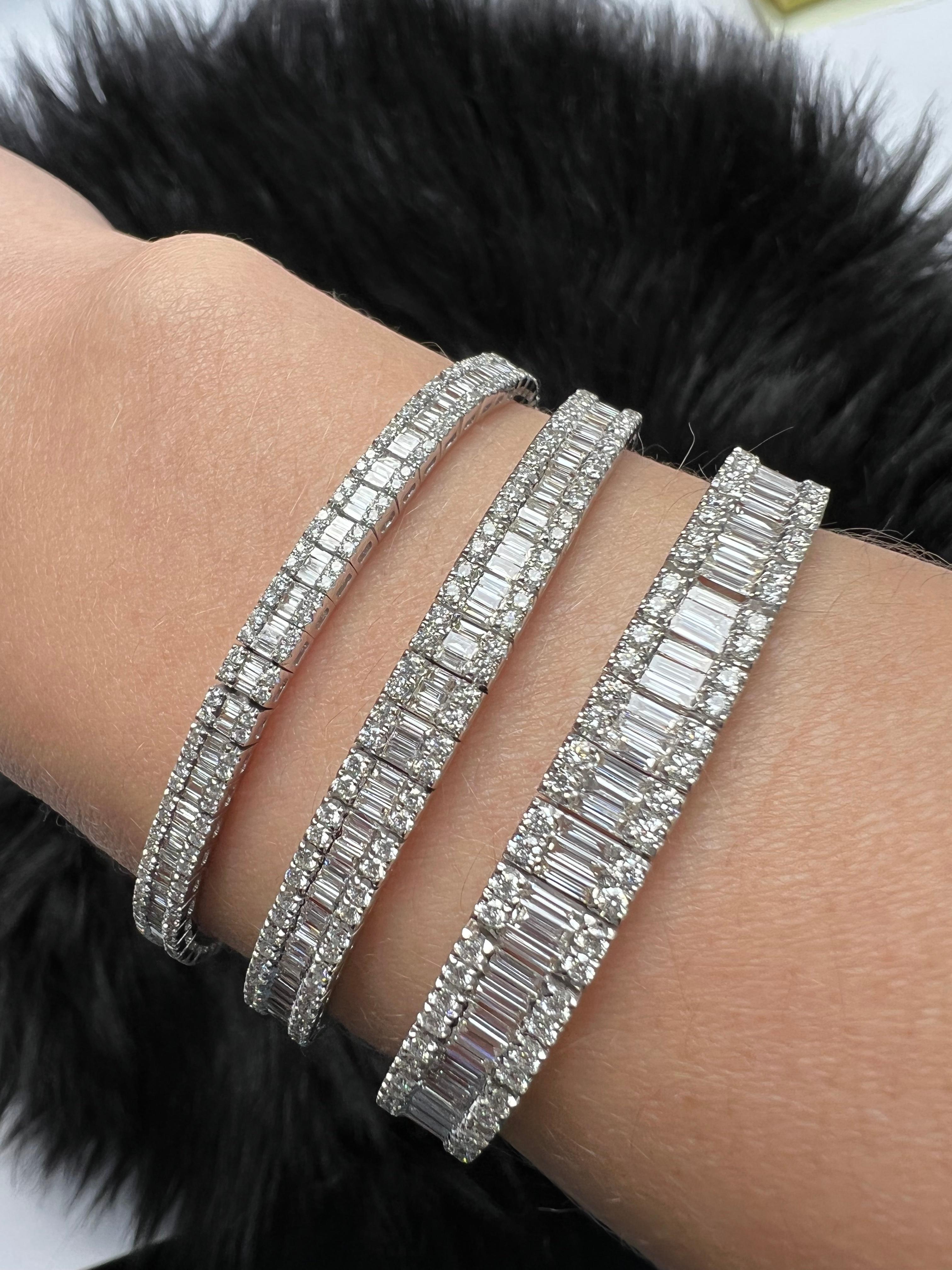 Natural Diamonds 6.7 carats 18KT White Gold Baguette Tennis Bracelet In New Condition For Sale In Antwerpen, BE
