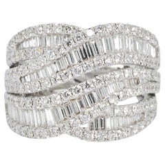Bague à large anneau en or blanc 18 carats avec diamants naturels multi-rangs superposés