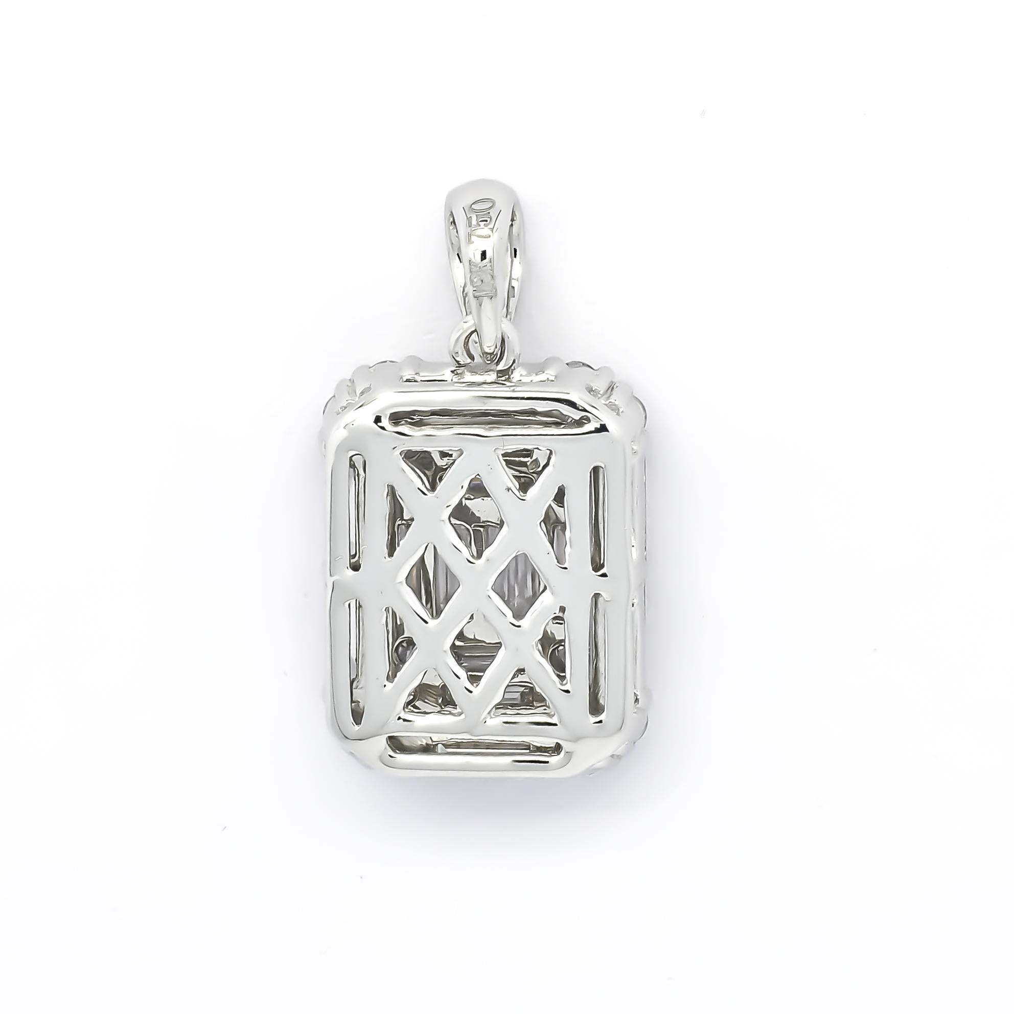 18KT White Gold Natural Diamonds Cluster Luxury Pendant P63331 In New Condition For Sale In Antwerpen, BE
