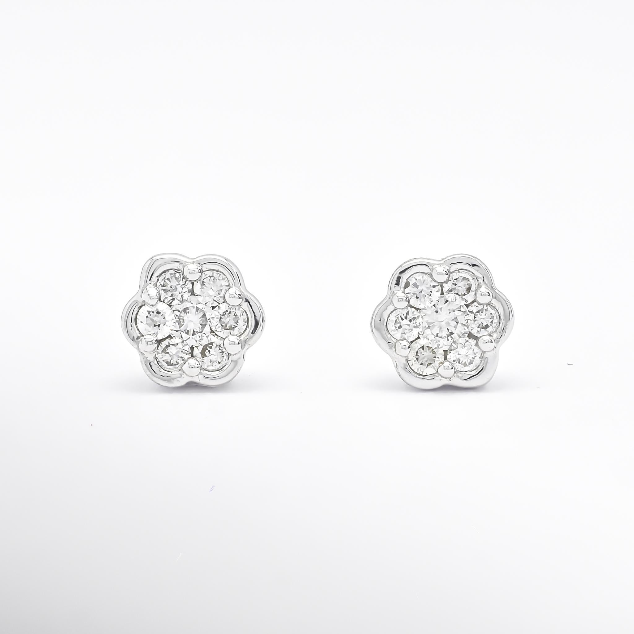 Modern Natural Diamonds 0.26cts in 18 Karat White Gold Flower Cluster Stud Earrings For Sale