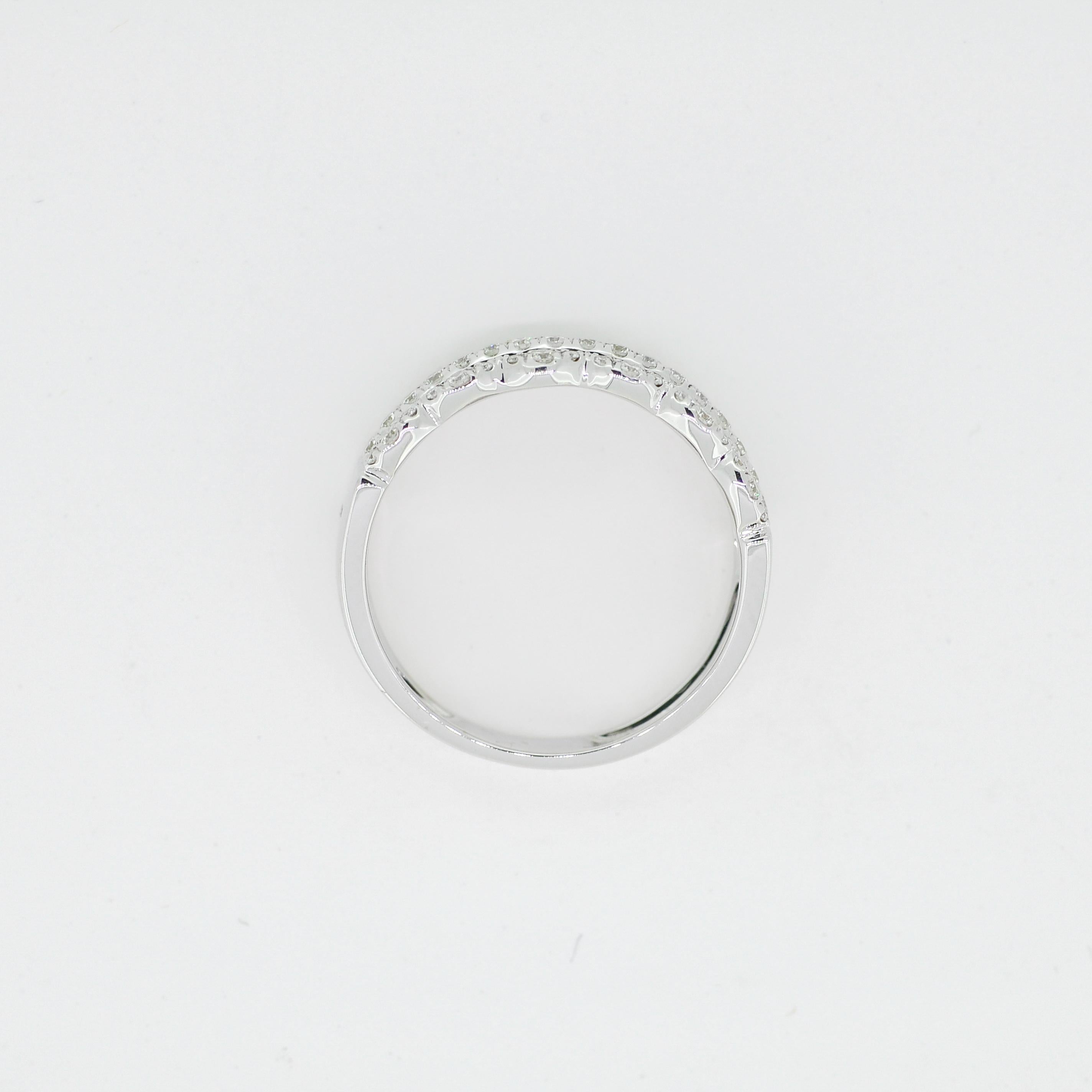 18KT Weißgold Natürlicher Diamanten Mehrreihiger stapelbarer Jahrestag-Ring Damen im Angebot