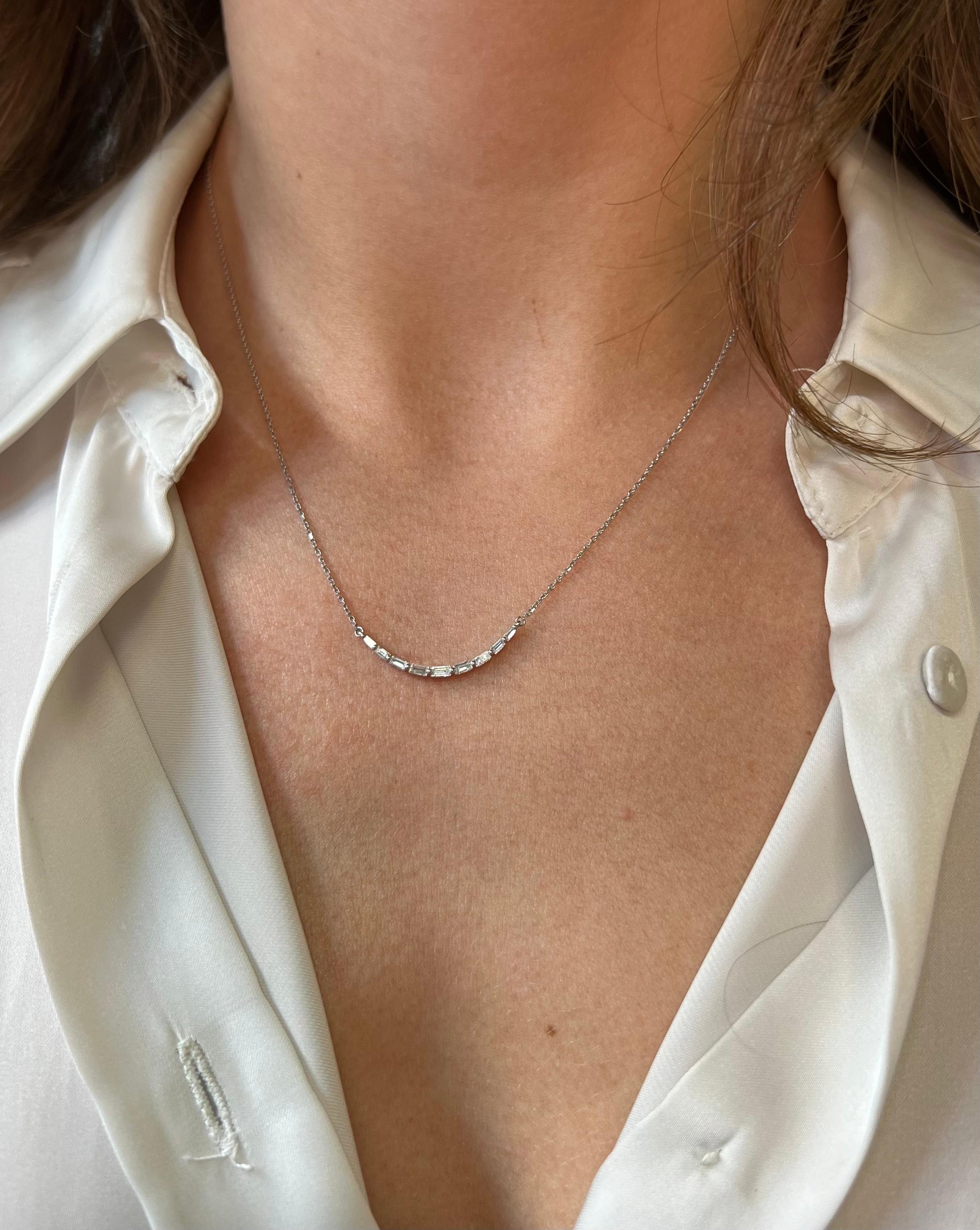 Collana con diamanti naturali da 0,25 carati, a fila singola e orizzontale, con baguette in vendita 2