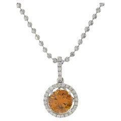 18KT Weißgold Halo-Anhänger mit natürlichem orangefarbenem Diamanten