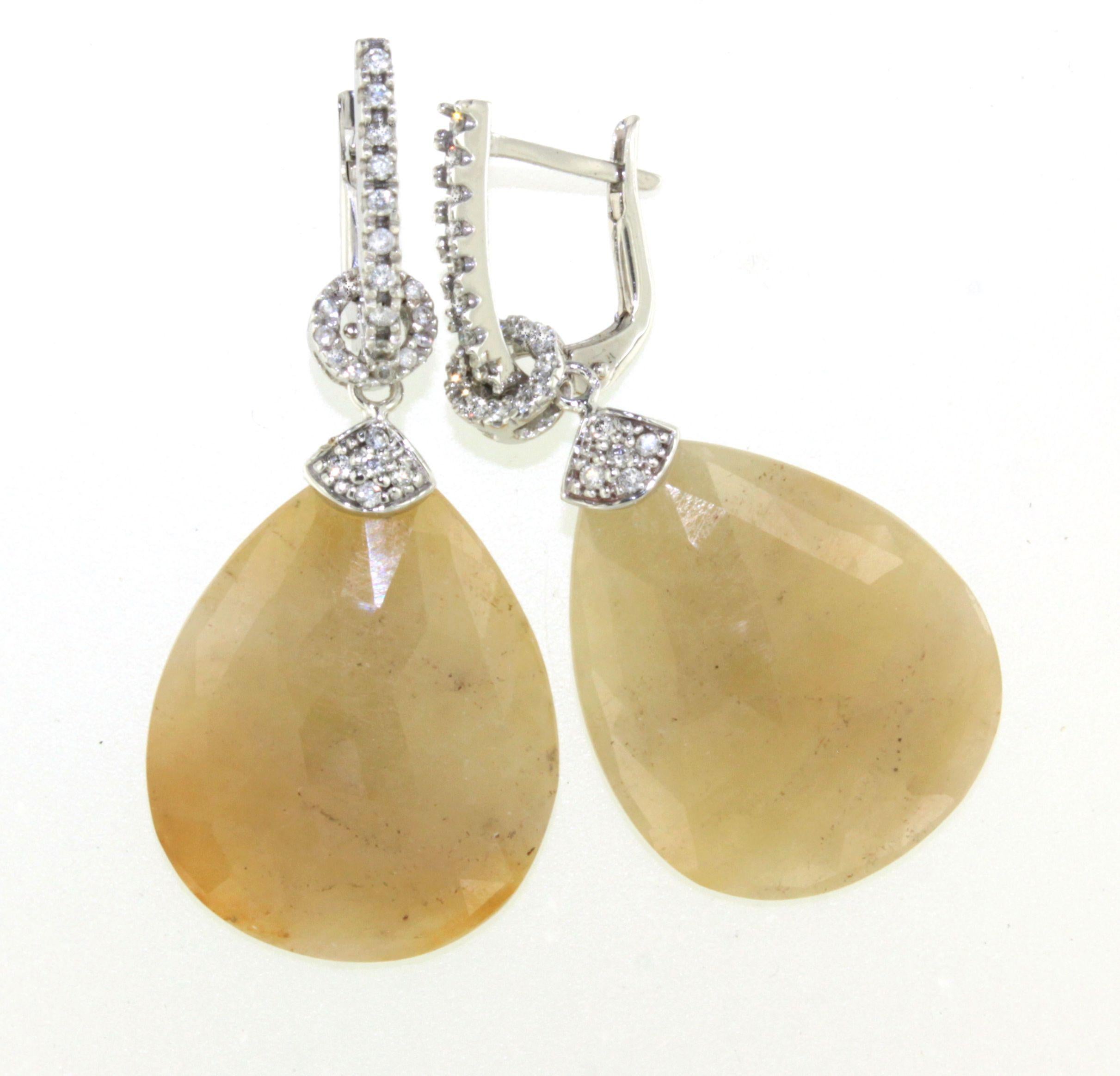 Moderne 18Kt  Boucles d'oreilles à la mode en or blanc, pierres naturelles, saphir jaune, diamants blancs en vente