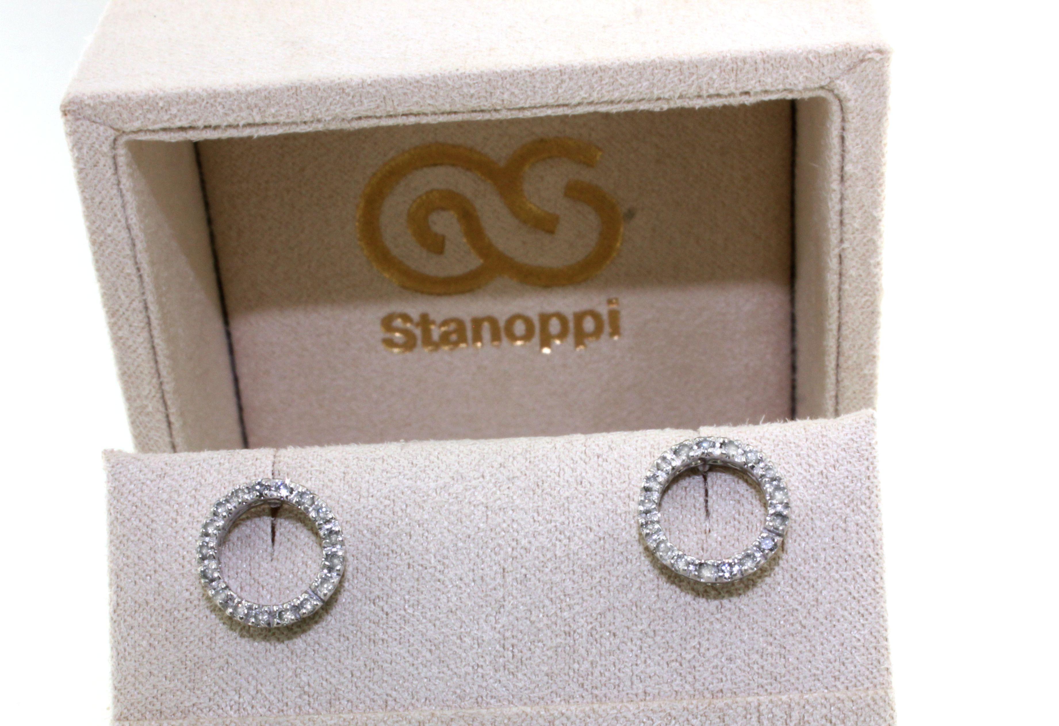 18Kt White Gold Natural White Diamonds Fashion Classic Stud Earrings In New Condition For Sale In GALLARATE, IT