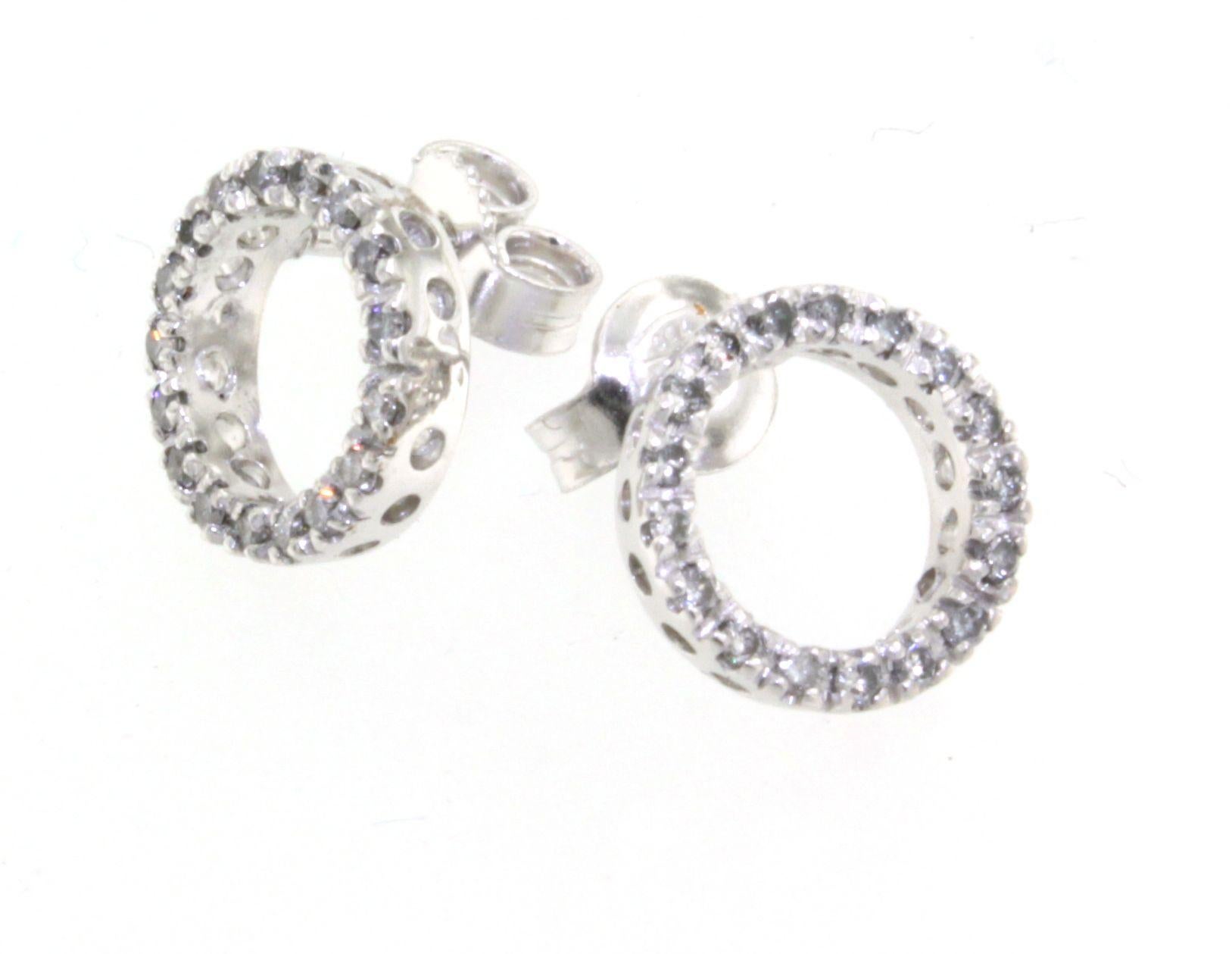 18Kt White Gold Natural White Diamonds Fashion Classic Stud Earrings For Sale 3