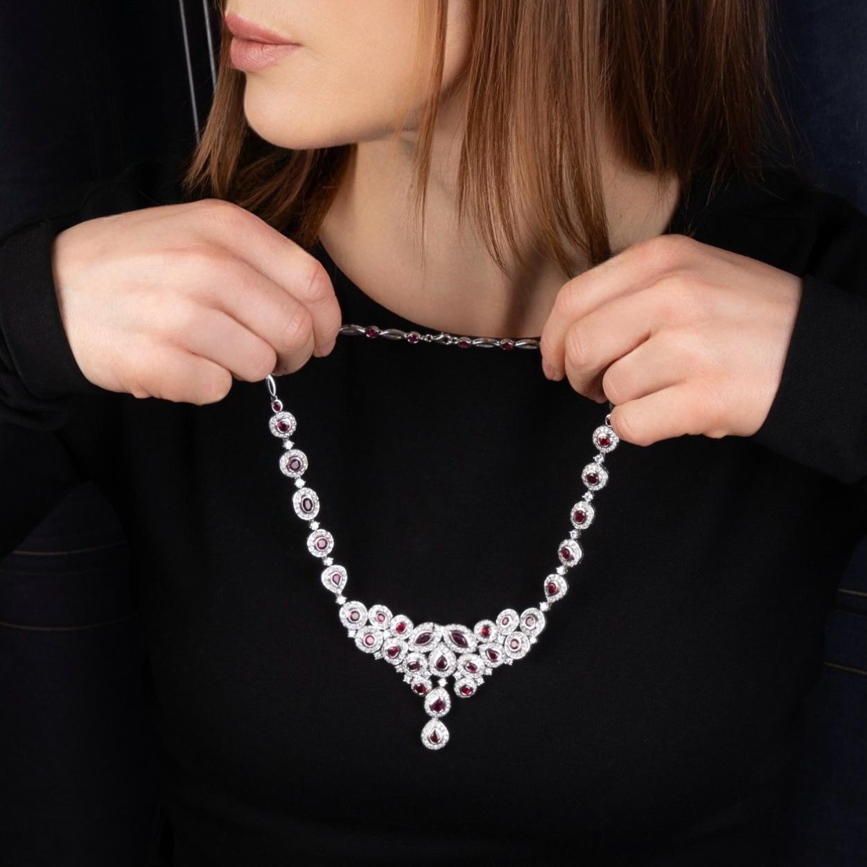 18kt White Gold Necklace with 7.55ct Diamonds & 14.15ct Rubies For Sale 7