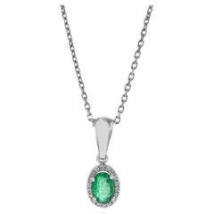 Colgante Esmeralda Ovalada y Diamante de Oro Blanco de 18 KT