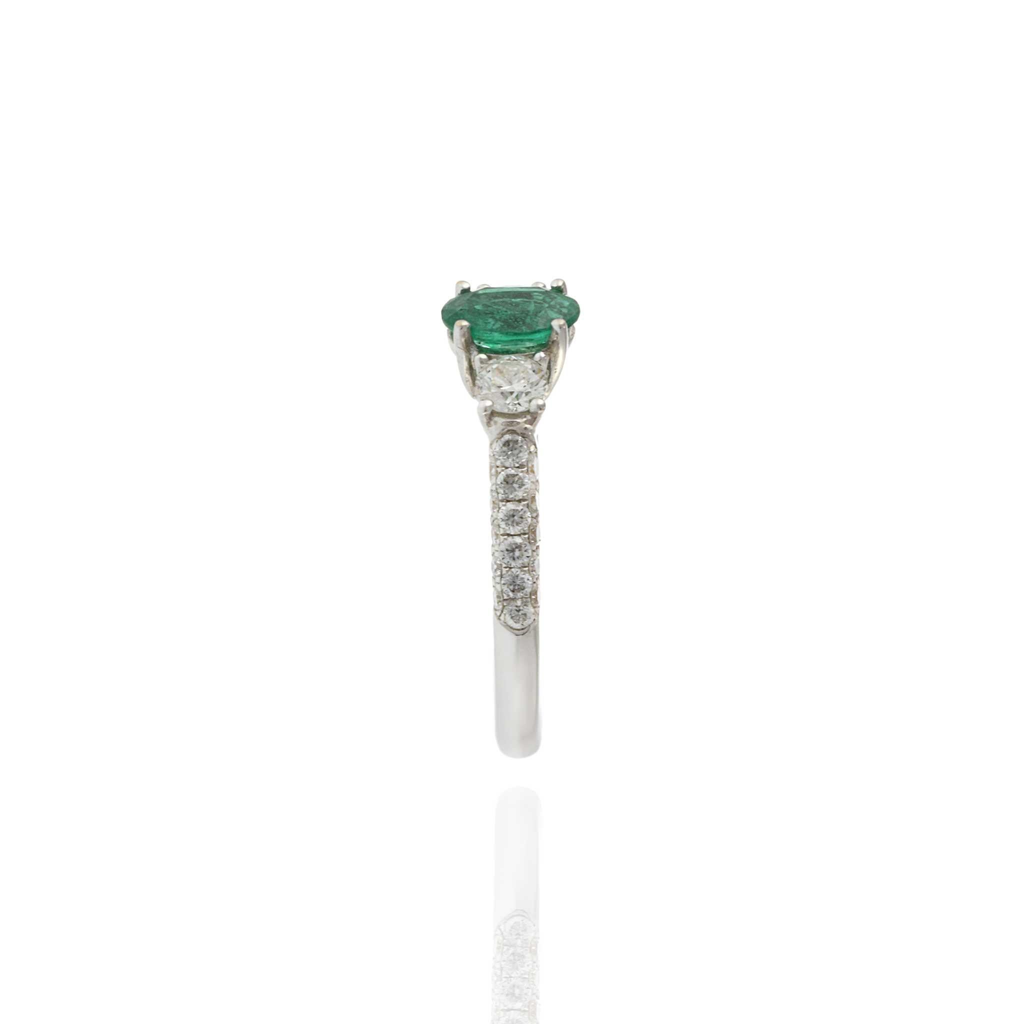 18KT White Gold Oval Emerald and Diamond Ring For Sale 3