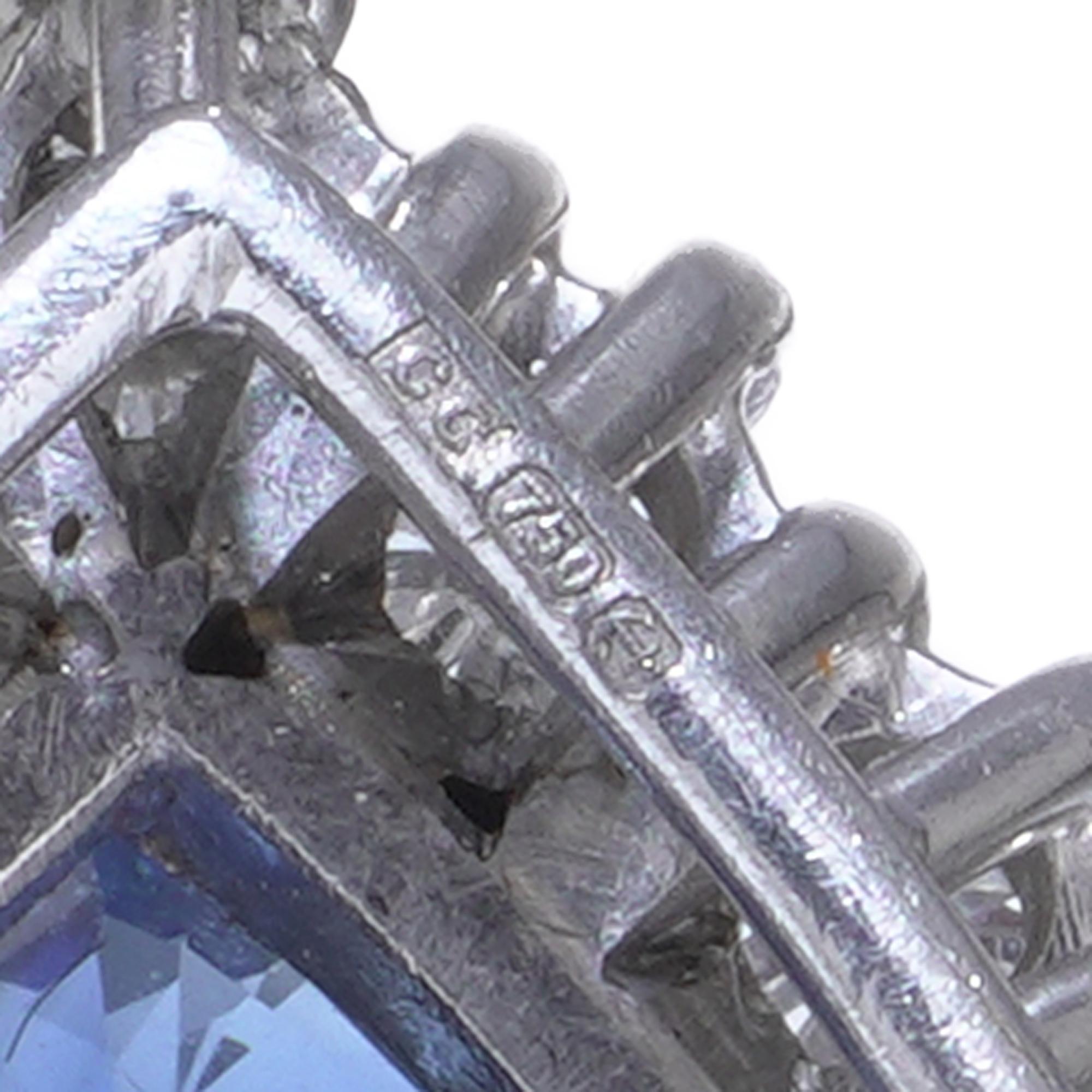 18kt White Gold Pear-Shape Sapphire & Diamond Pendant For Sale 3