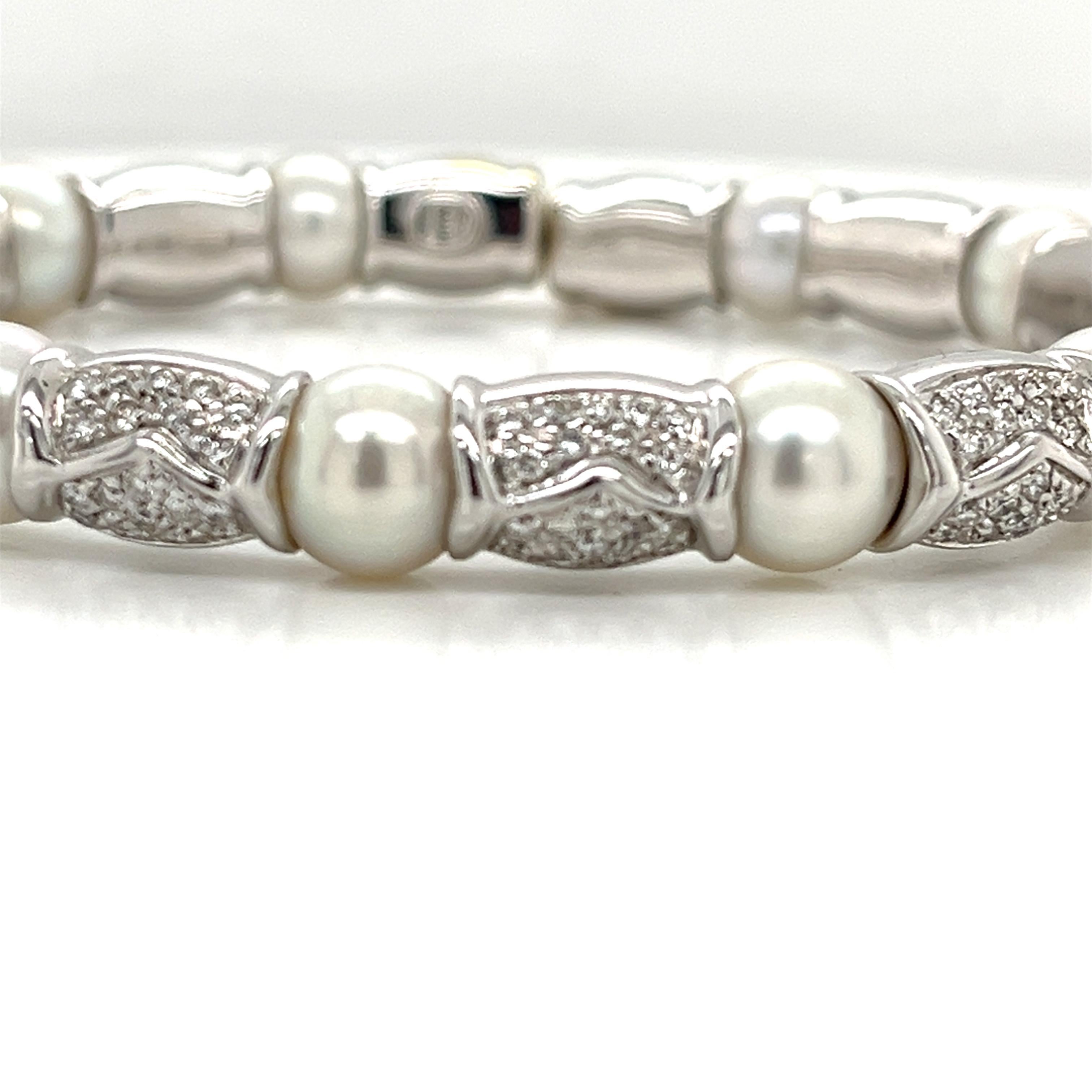 Contemporain Bracelet jonc en or blanc 18 carats avec perles et diamants en vente