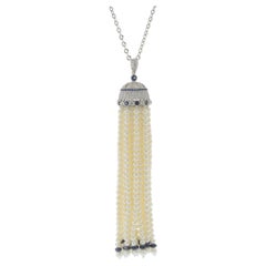Collier de perles, diamants et saphirs en or blanc 18KT avec pampilles