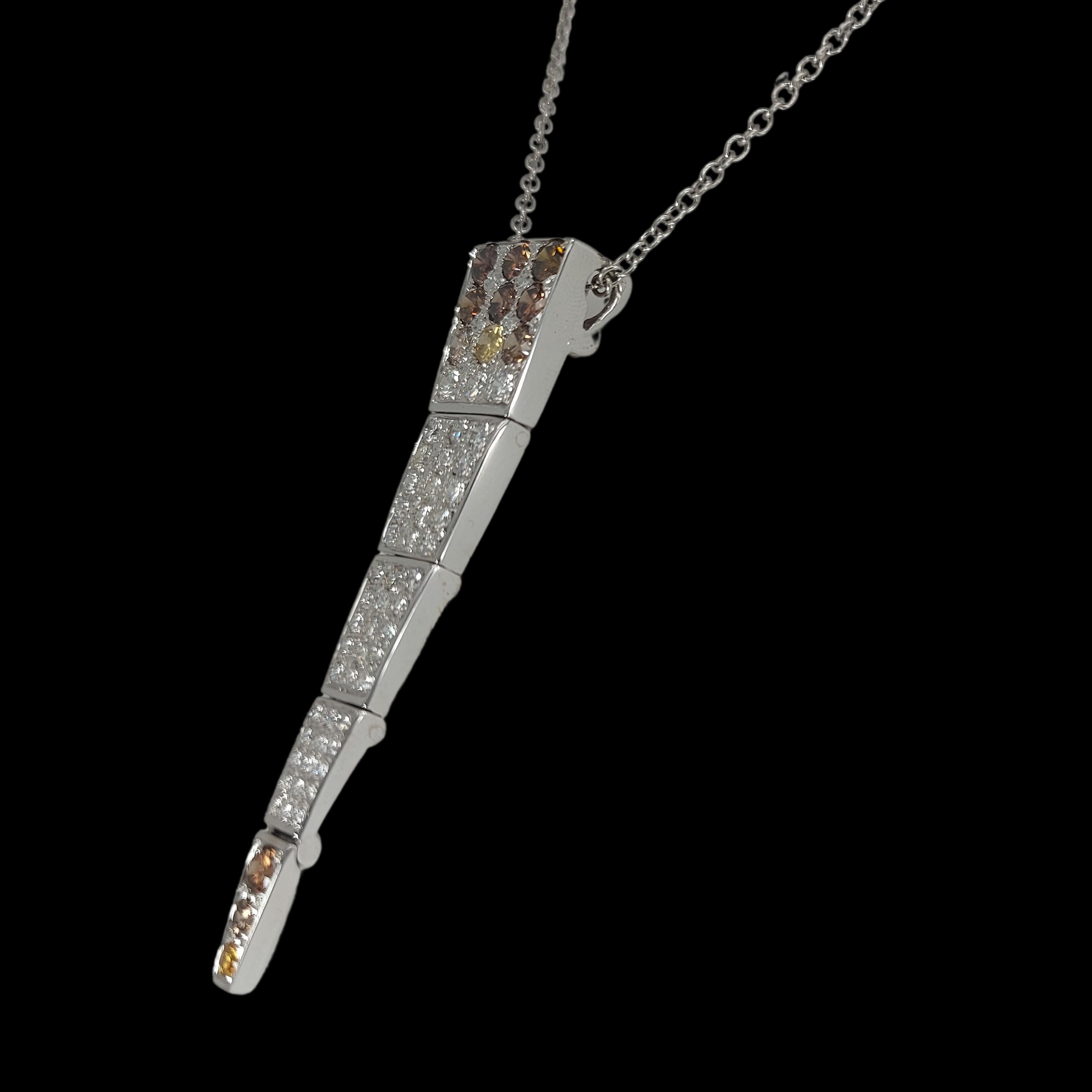 18kt White Gold Pendant and Necklace with 4.9ct White, Yellow and Cognac Diamond In New Condition For Sale In Antwerp, BE