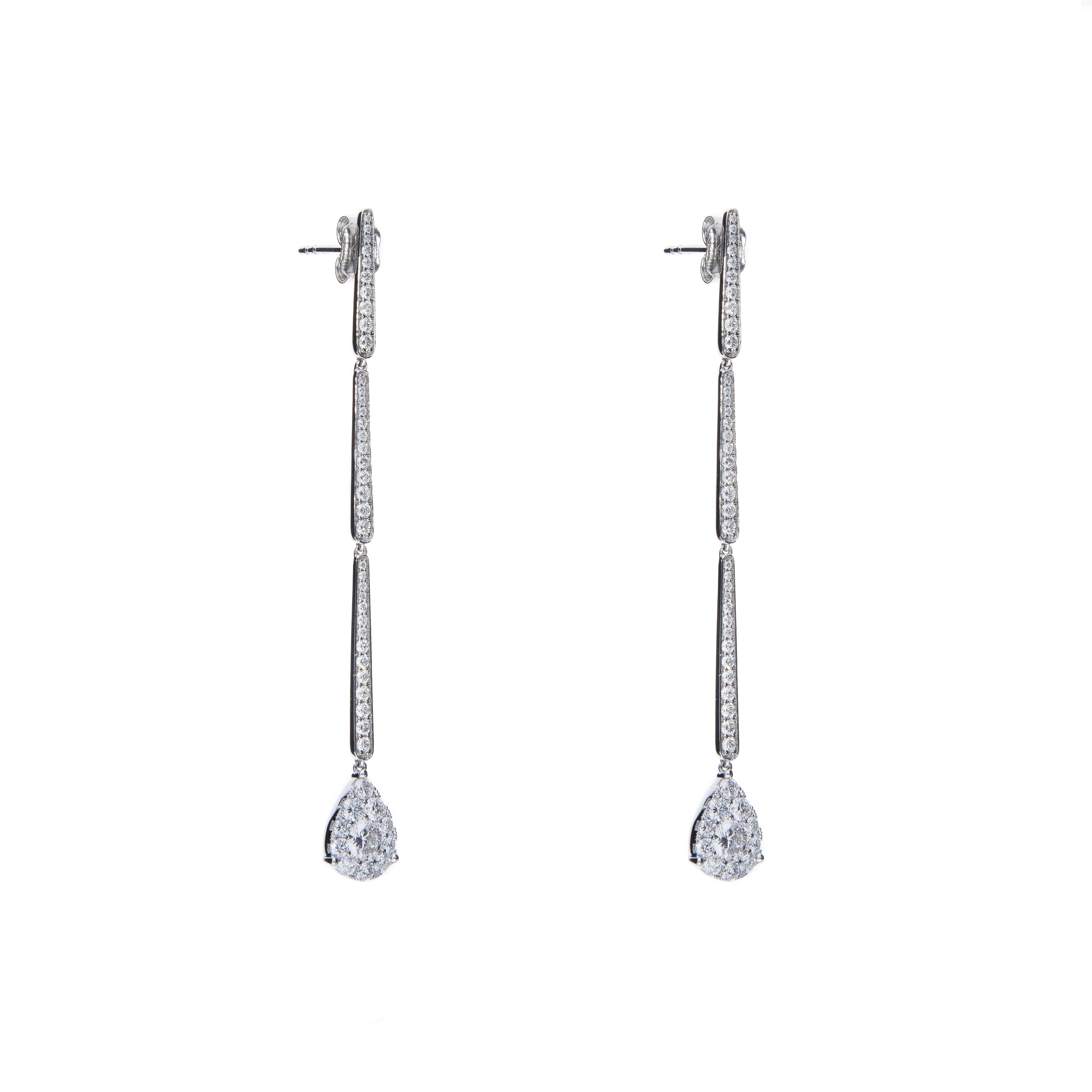 Women's 18 Karat White Gold Pendant Earrings with 94 Diamonds Total Weight 1.50 Carat For Sale