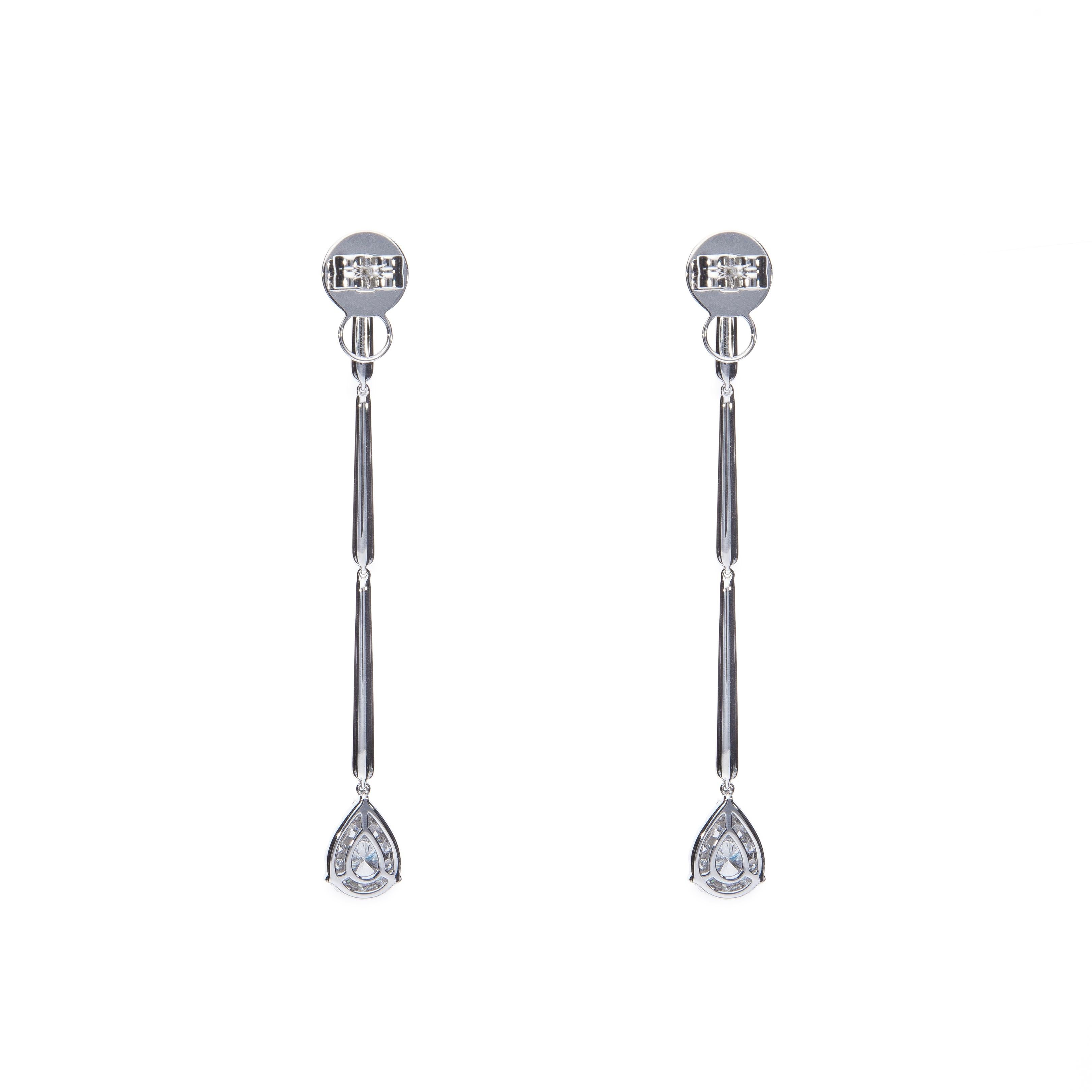 18 Karat White Gold Pendant Earrings with 94 Diamonds Total Weight 1.50 Carat For Sale 1