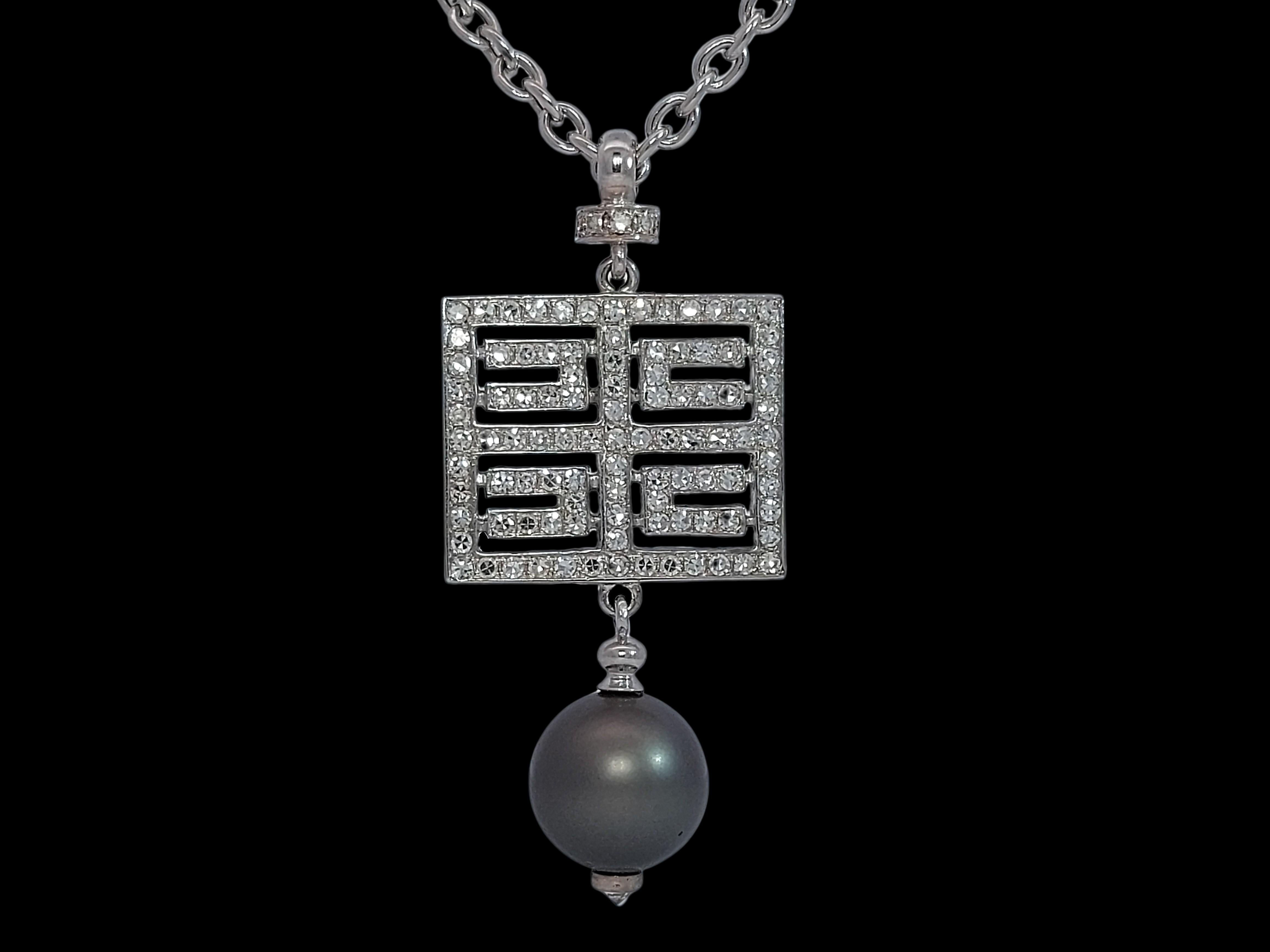 18kt White Gold Pendant / Necklace With 1.08ct Diamonds & Black Tahiti Pearl 

Diamonds: brilliant cut diamonds, together approx. 1.08ct

Pearl: Tahiti Pearl with a diameter of 11.2mm

Material: 18kt white gold

Measurements: 47.9 mm x 21.4 x 2.3
