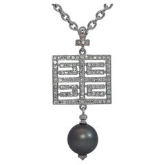 Pendentif / collier en or blanc 18 carats avec diamants de 1,08 carat et perle de Tahiti noire