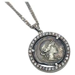 18kt Weißgold Anhänger römische Münze und Brillanten
