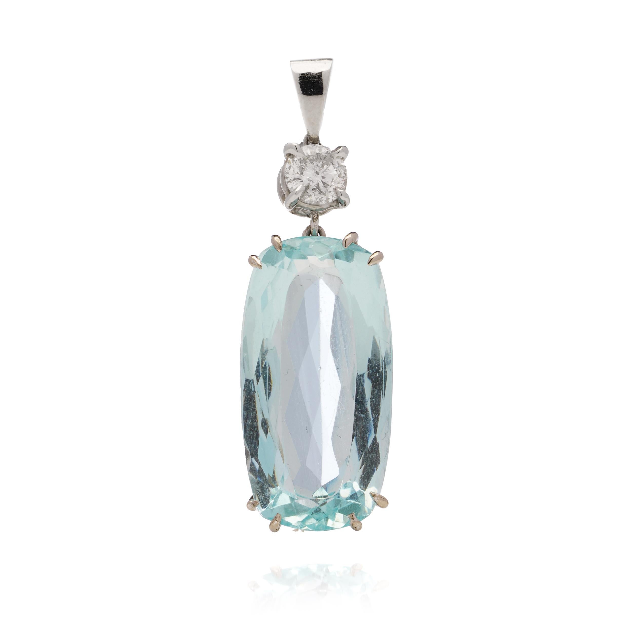 18kt white gold pendant with 8.68 cts Aquamarine and 0.50 carats of round brilliant diamond.
Made in 21st century
X - Ray positive for 18kt. white gold.

Dimensions -
Pendant Size -
3.5 x 1.1 x 0.6 cm
Weight: 5.00 grams

Aquamarine -
Cut - Elongated