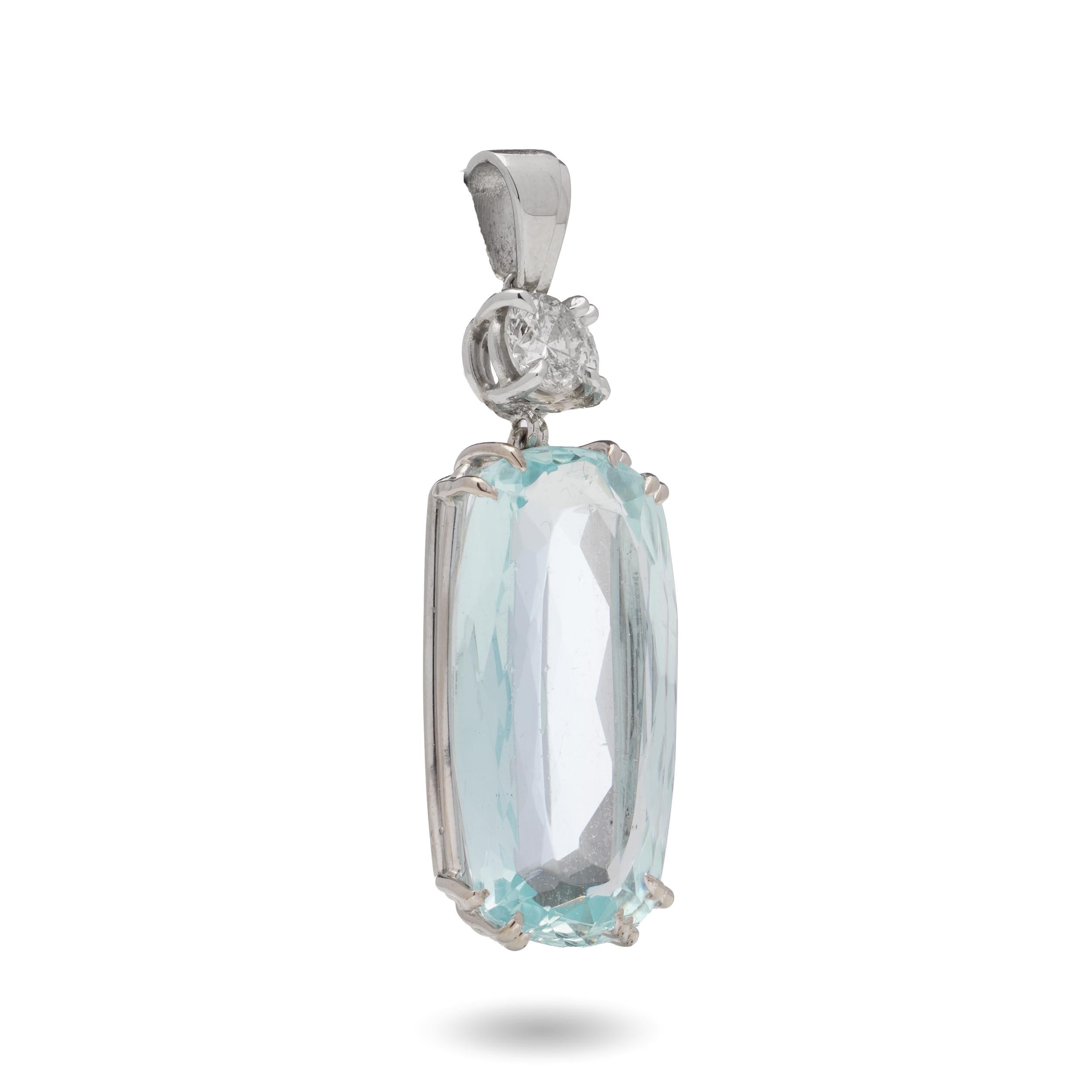 Women's 18kt white gold pendant with 8.68 cts Aquamarine and 0.50 carats of round brilli For Sale