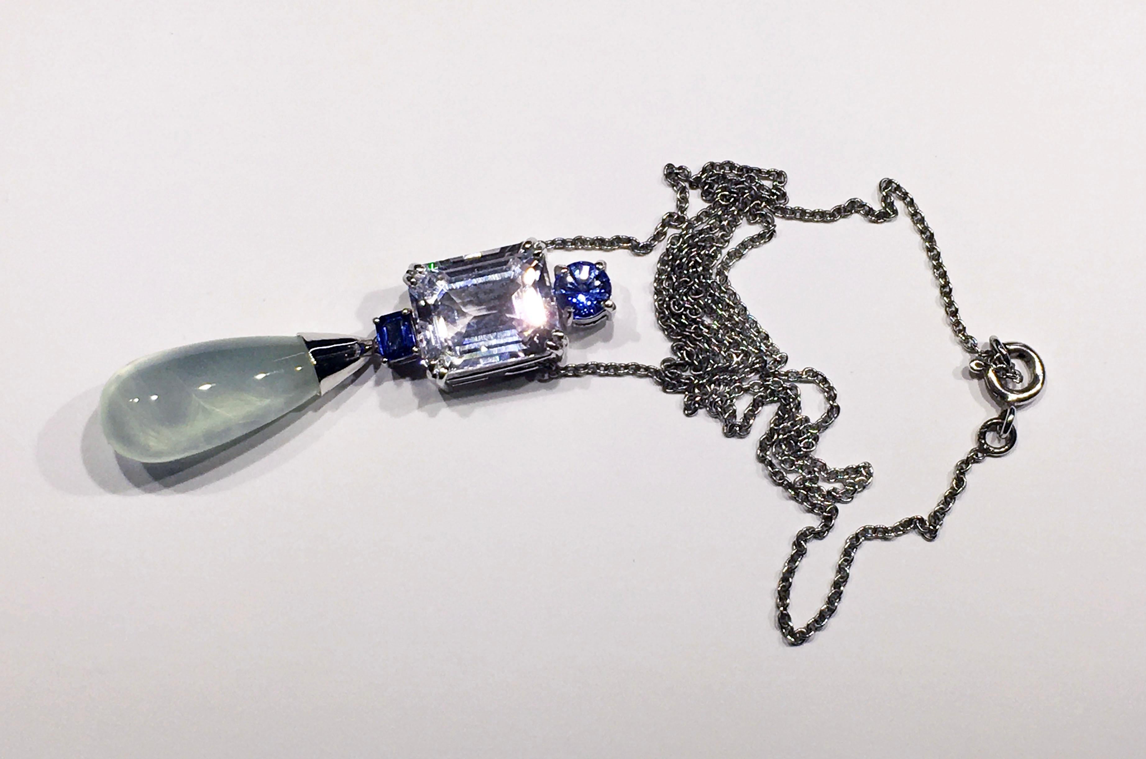 A Morganite, Sapphire and Prehnite Dangle Pendant set in 18kt White Gold For Sale 6