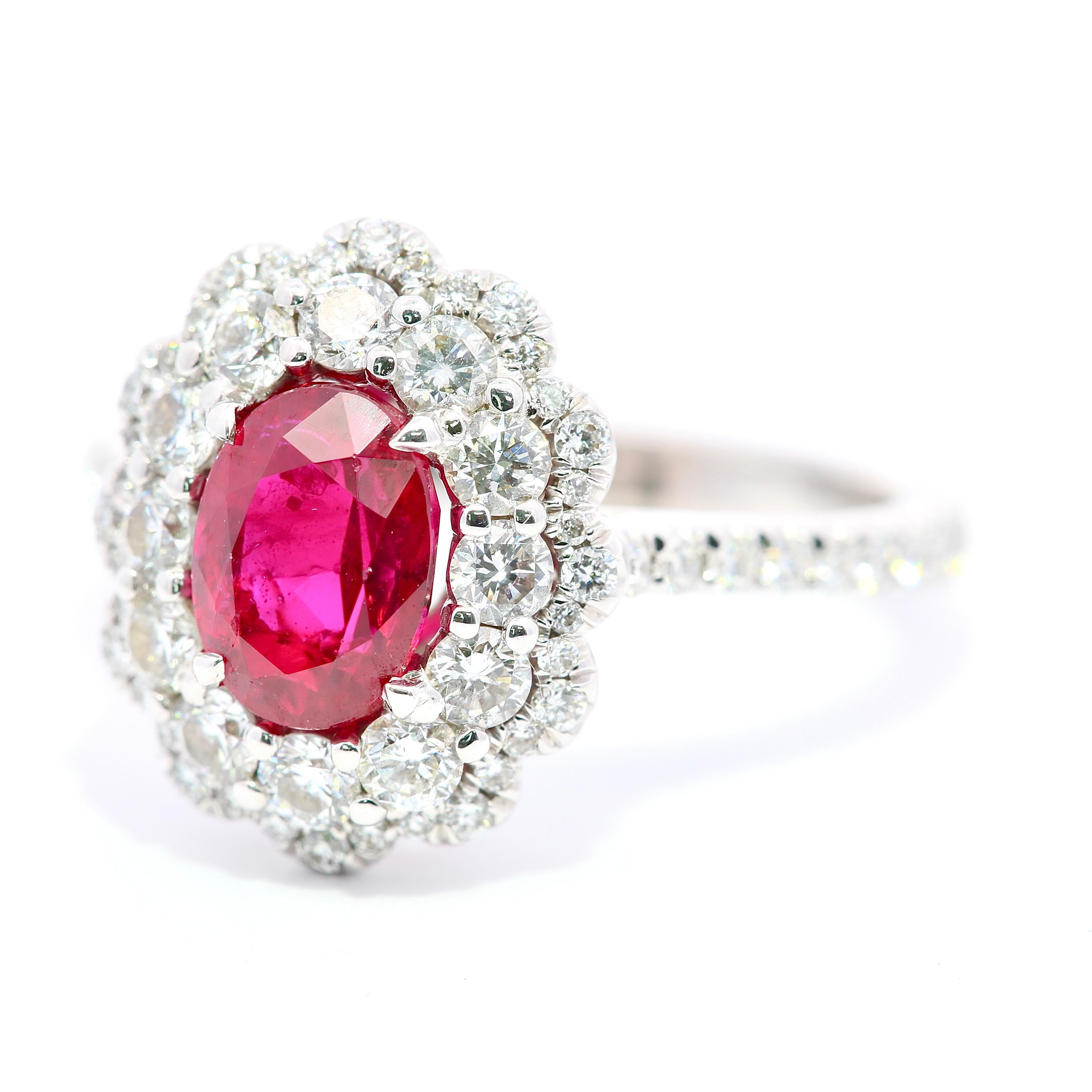 Wir präsentieren unseren exquisiten 18-karätigen Weißgoldring mit Rubinen und Diamanten - ein zeitloses Meisterwerk, das Eleganz und Luxus verkörpert.

Dieser mit Präzision und Leidenschaft gefertigte Ring besticht durch seinen 1,99-karätigen
