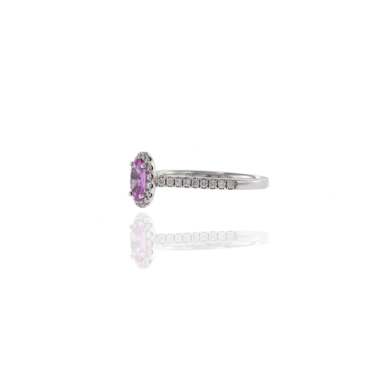 Taglio ovale Anello in oro bianco 18KT con zaffiro rosa e diamante in vendita