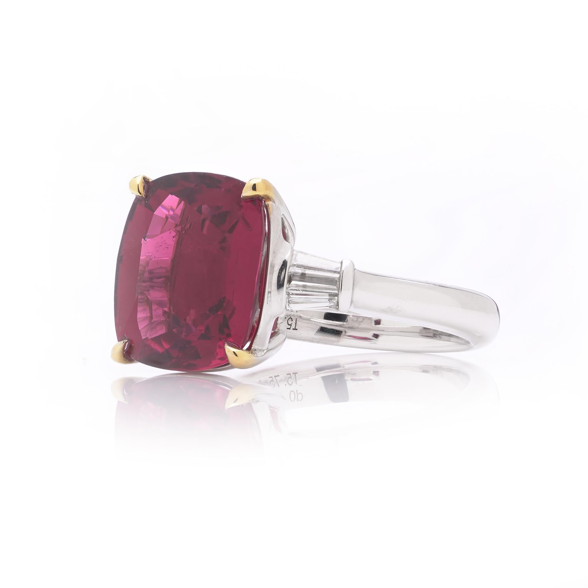 Anello in oro bianco 18kt con tormalina rosa e diamanti In condizioni ottime in vendita a Braintree, GB