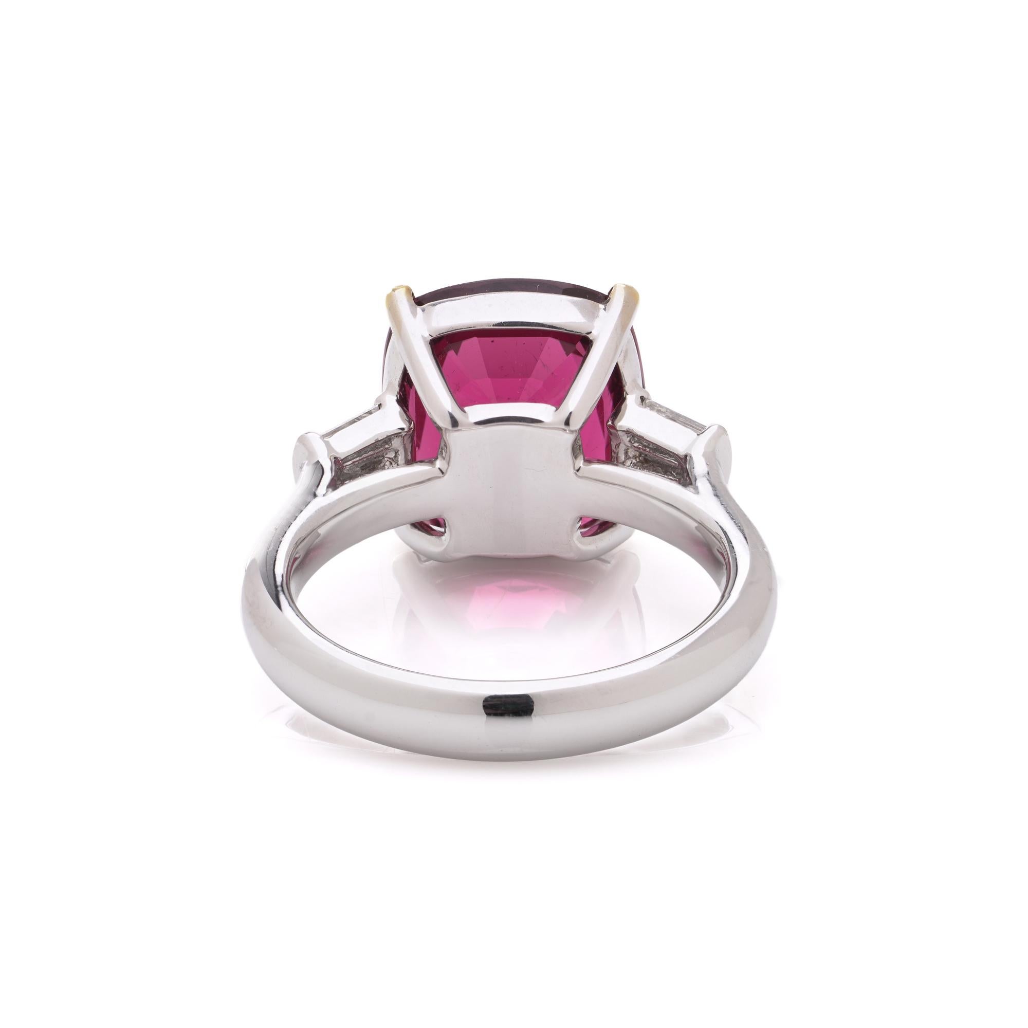 Donna Anello in oro bianco 18kt con tormalina rosa e diamanti in vendita